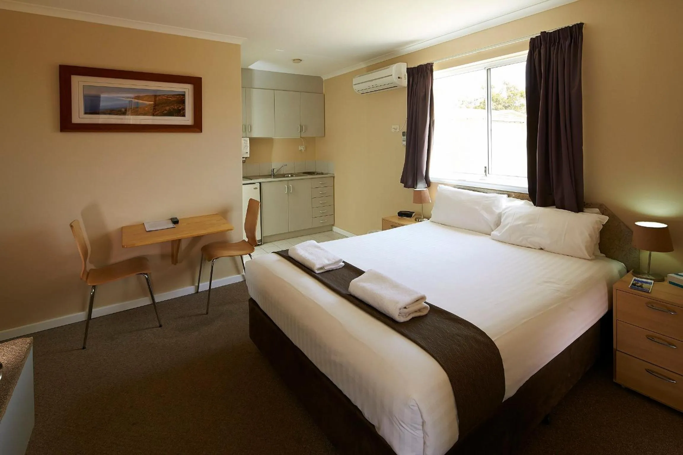 Bedroom, Bed in Ocean View Motel