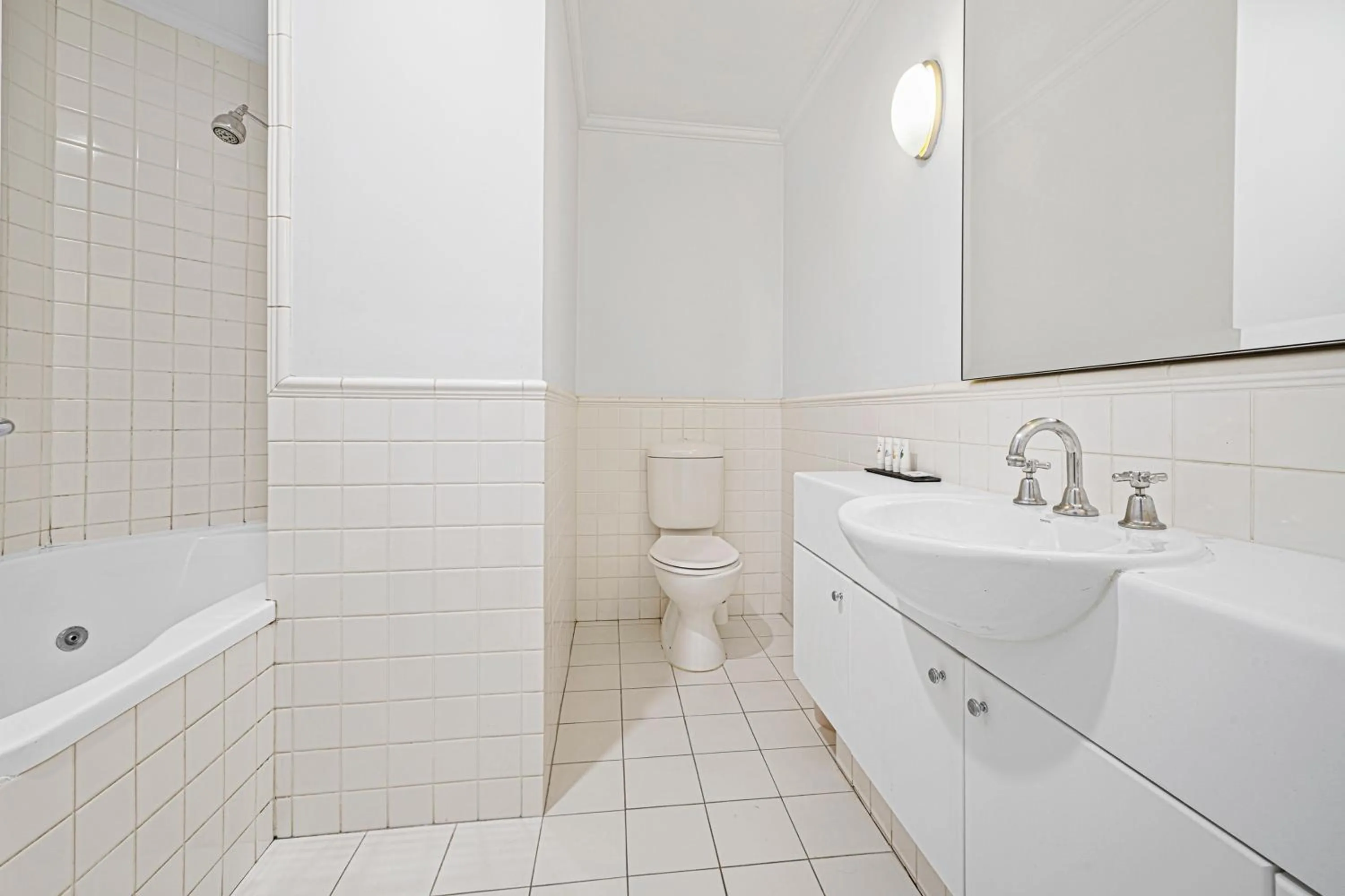Bathroom in Comfort Apartments Melbourne Central