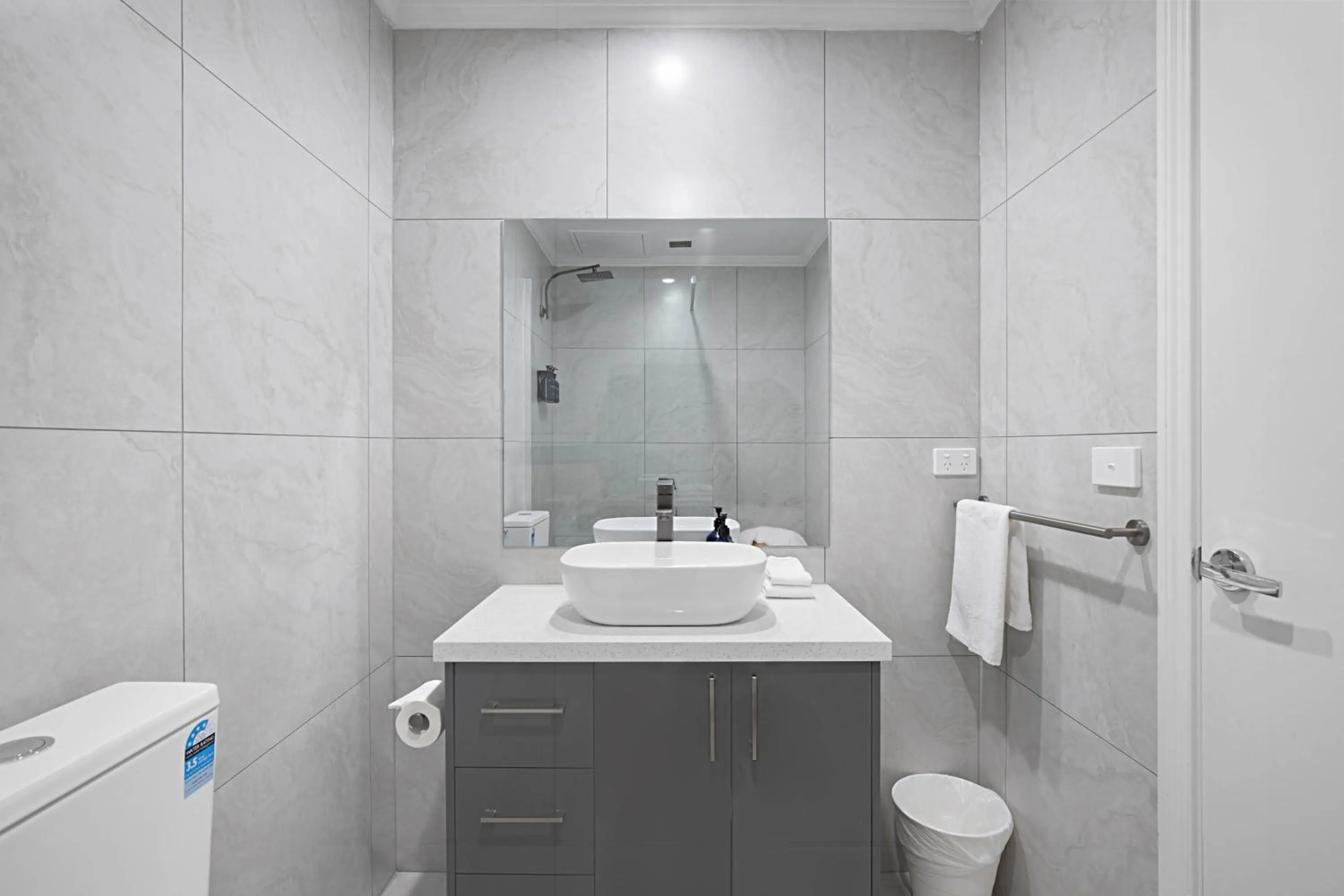 Bathroom in Comfort Apartments Melbourne Central