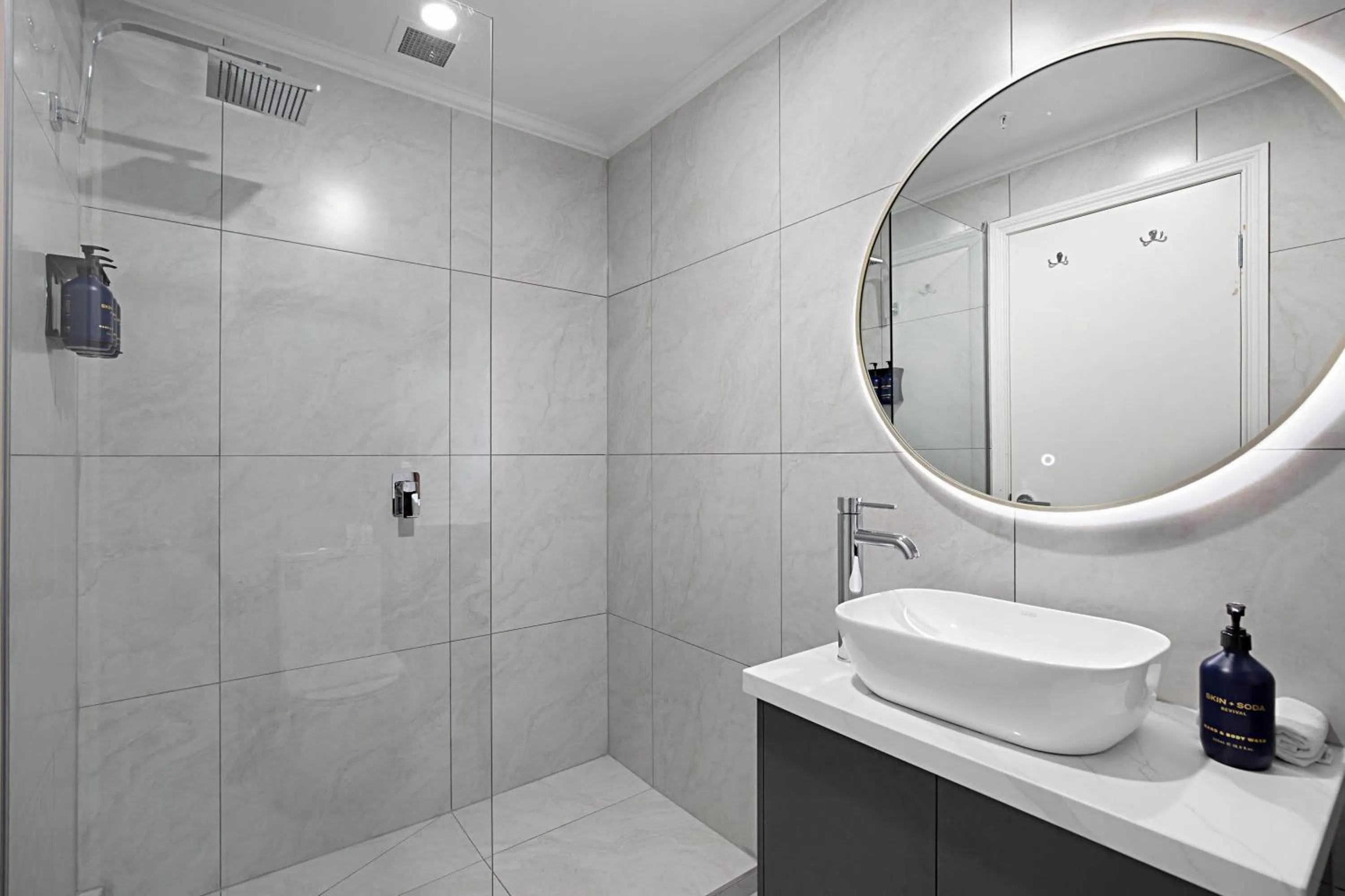 Bathroom in Comfort Apartments Melbourne Central