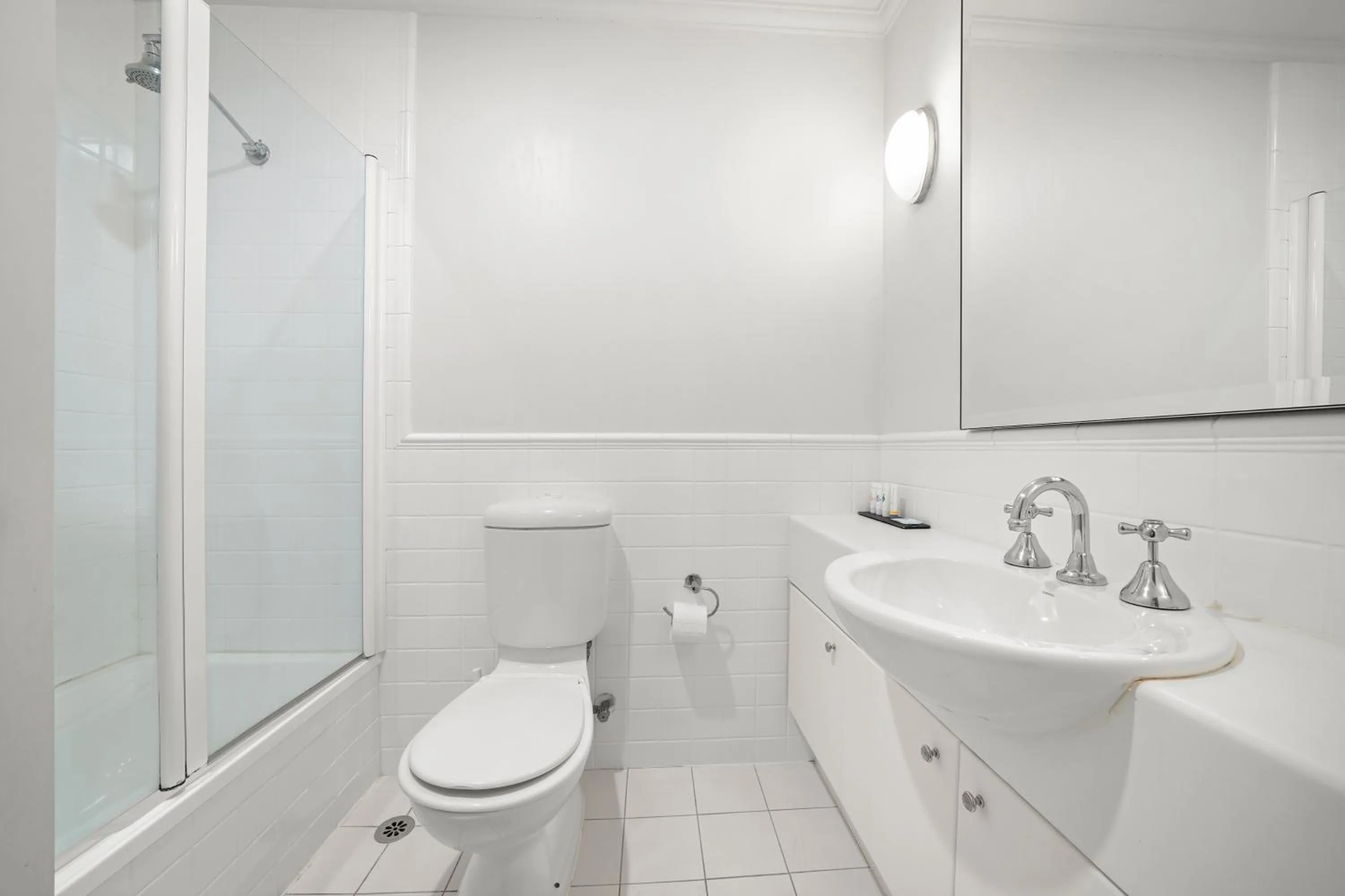 Bathroom in Comfort Apartments Melbourne Central