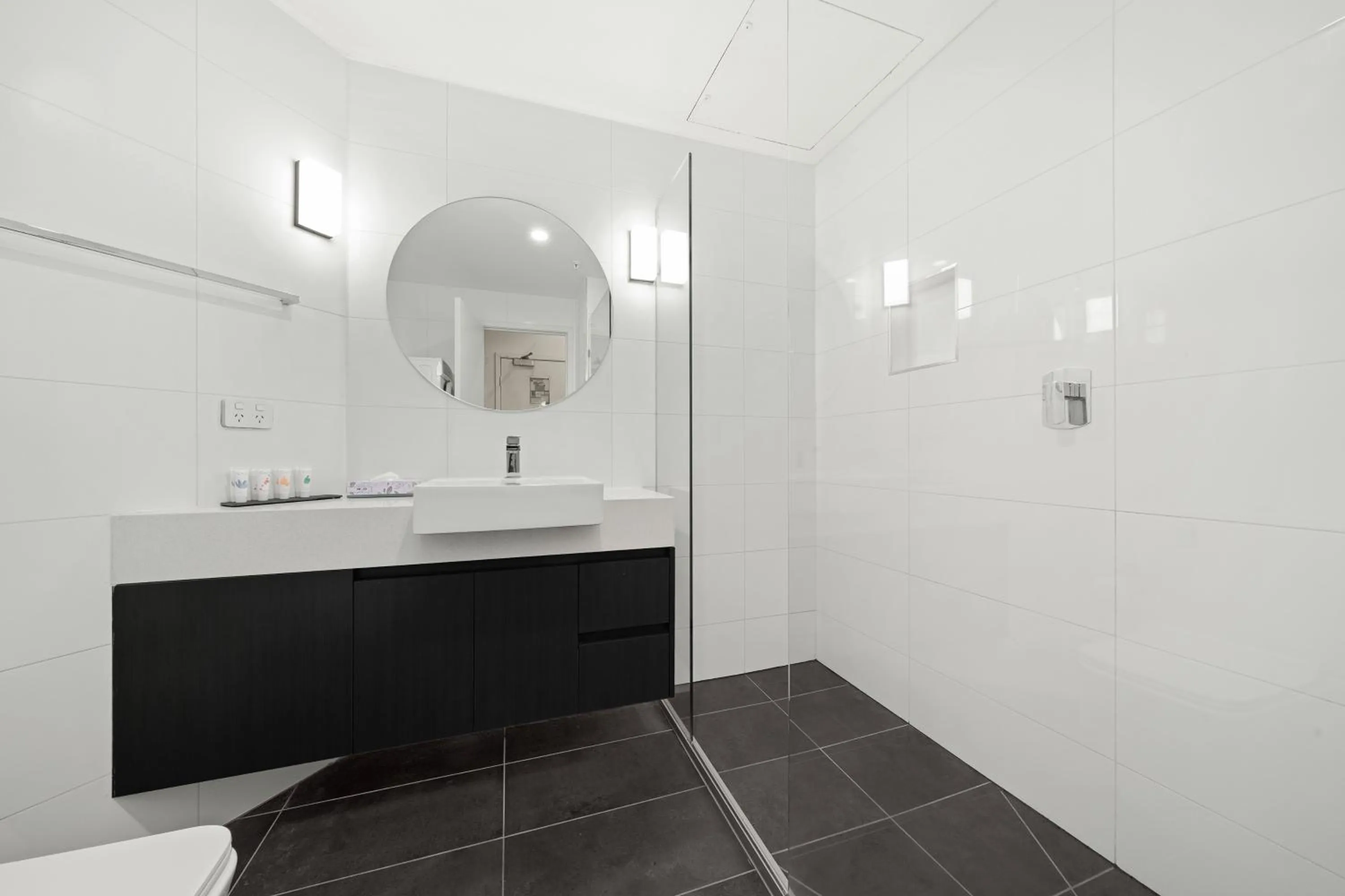 Bathroom in Comfort Apartments Melbourne Central