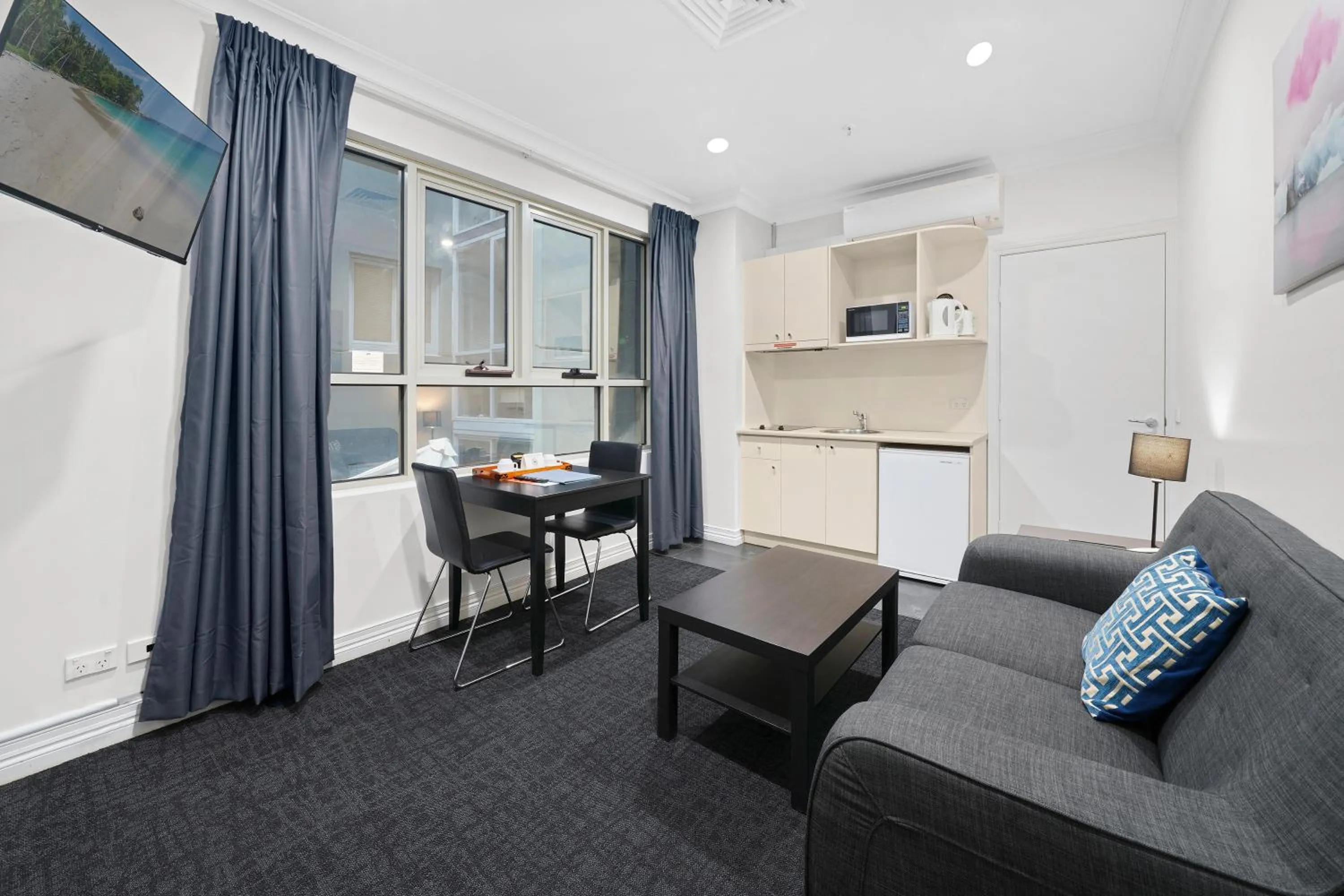 Kitchen or kitchenette in Comfort Apartments Melbourne Central