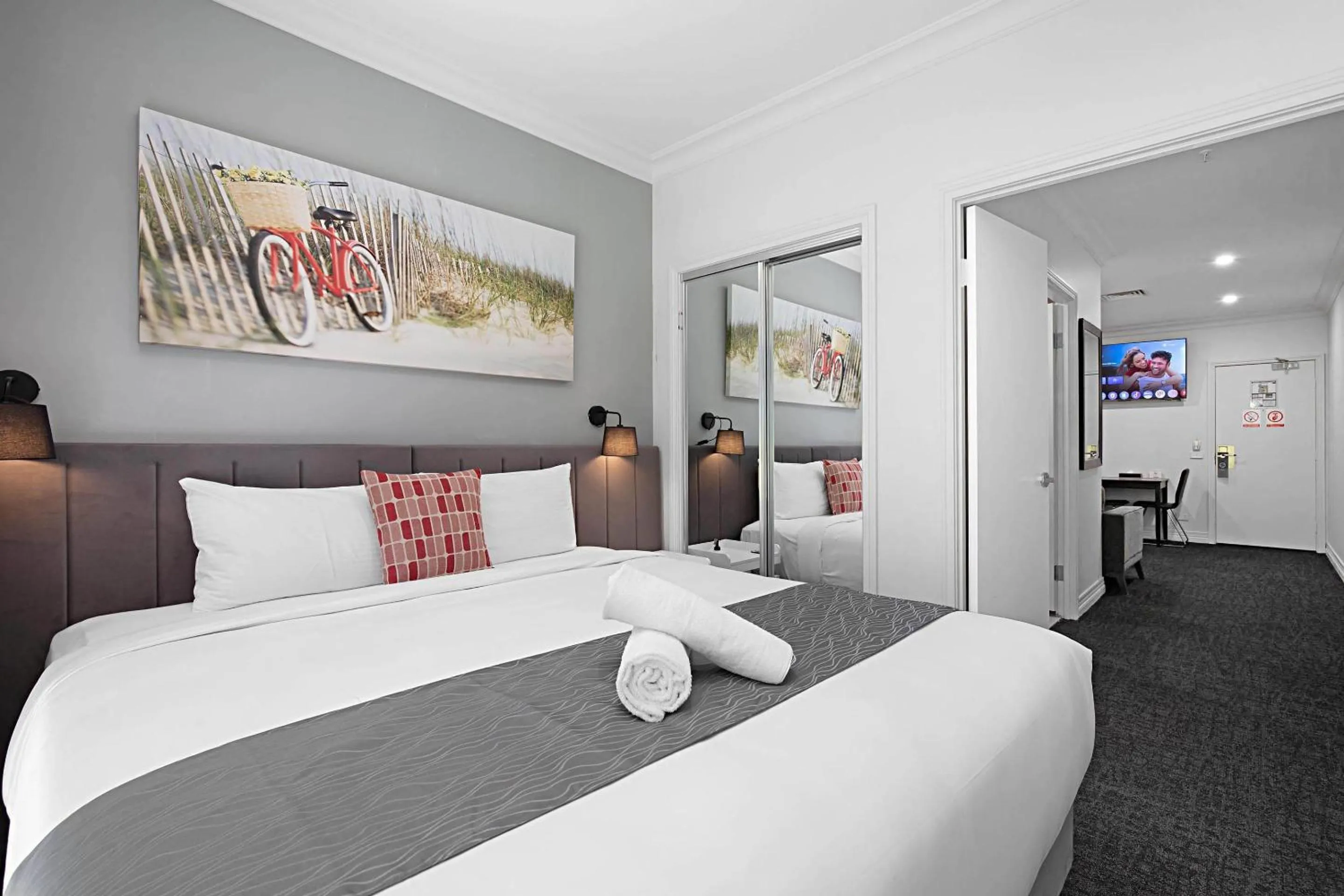 Bedroom, Bed in Comfort Apartments Melbourne Central