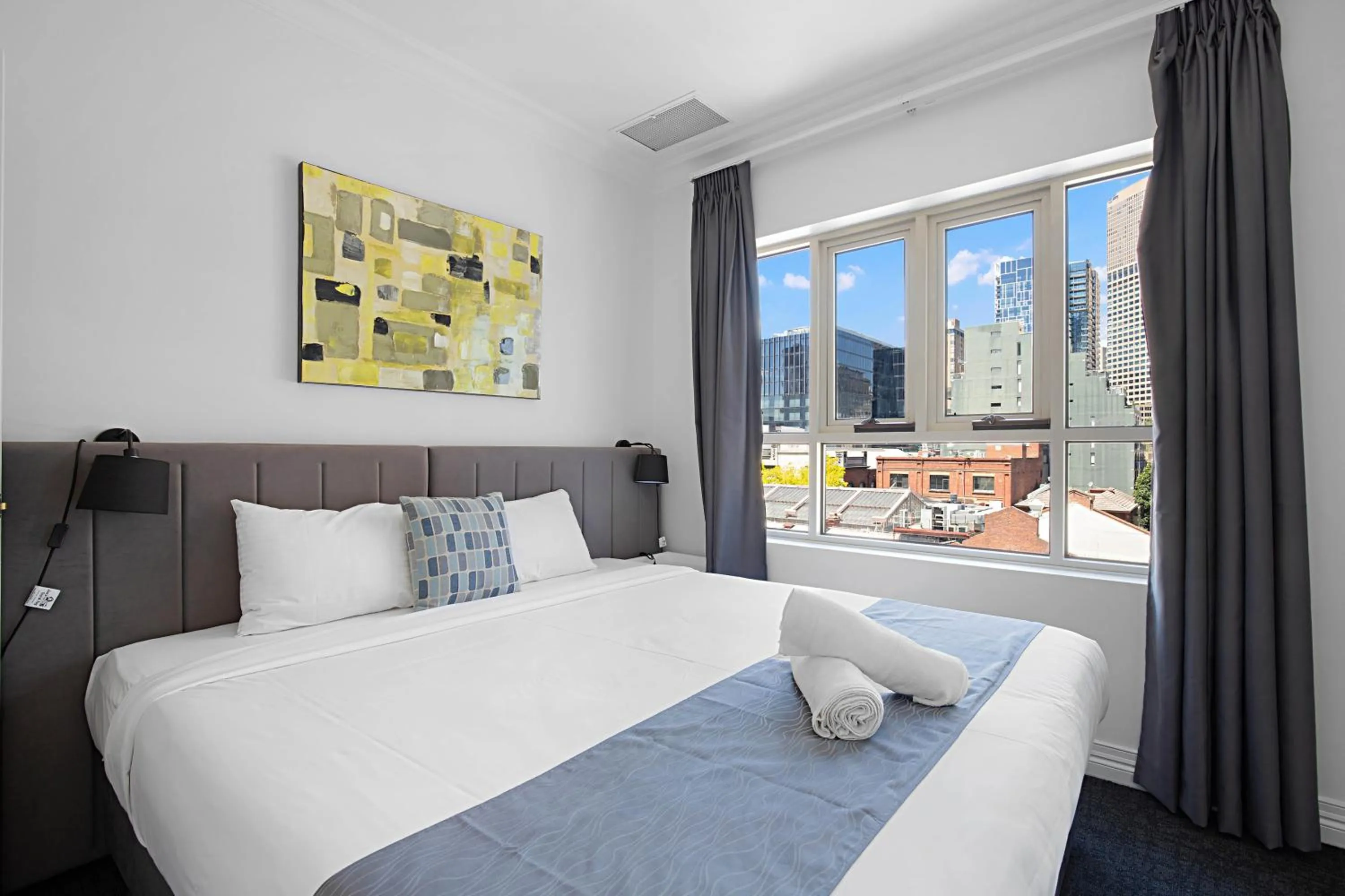 Bedroom, Bed in Comfort Apartments Melbourne Central