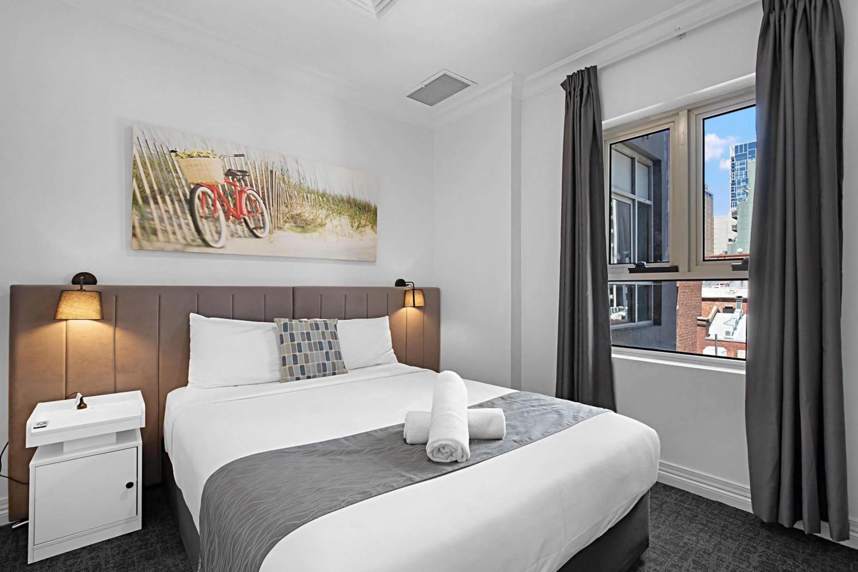 Bedroom, Bed in Comfort Apartments Melbourne Central