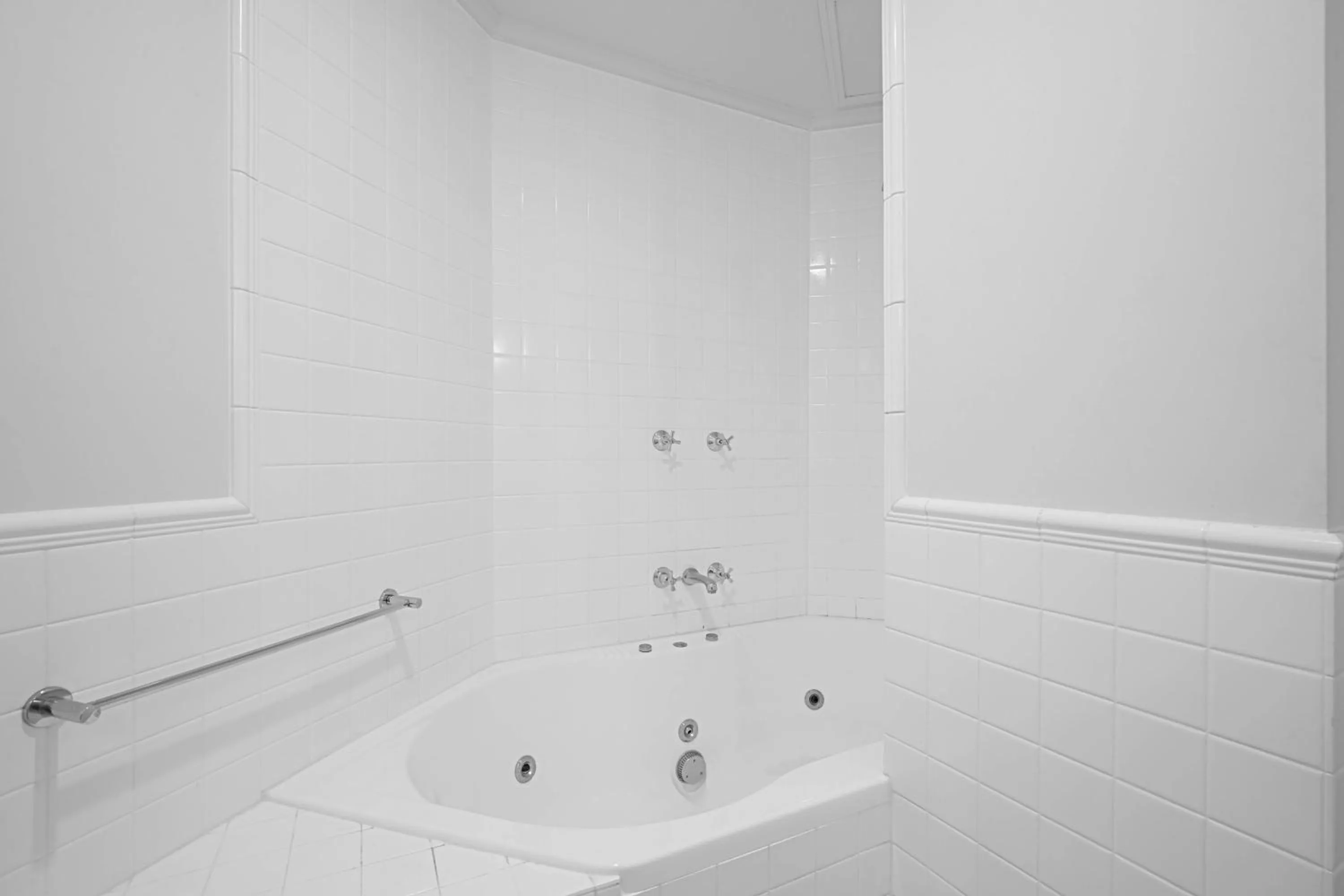 Bathroom in Comfort Apartments Melbourne Central