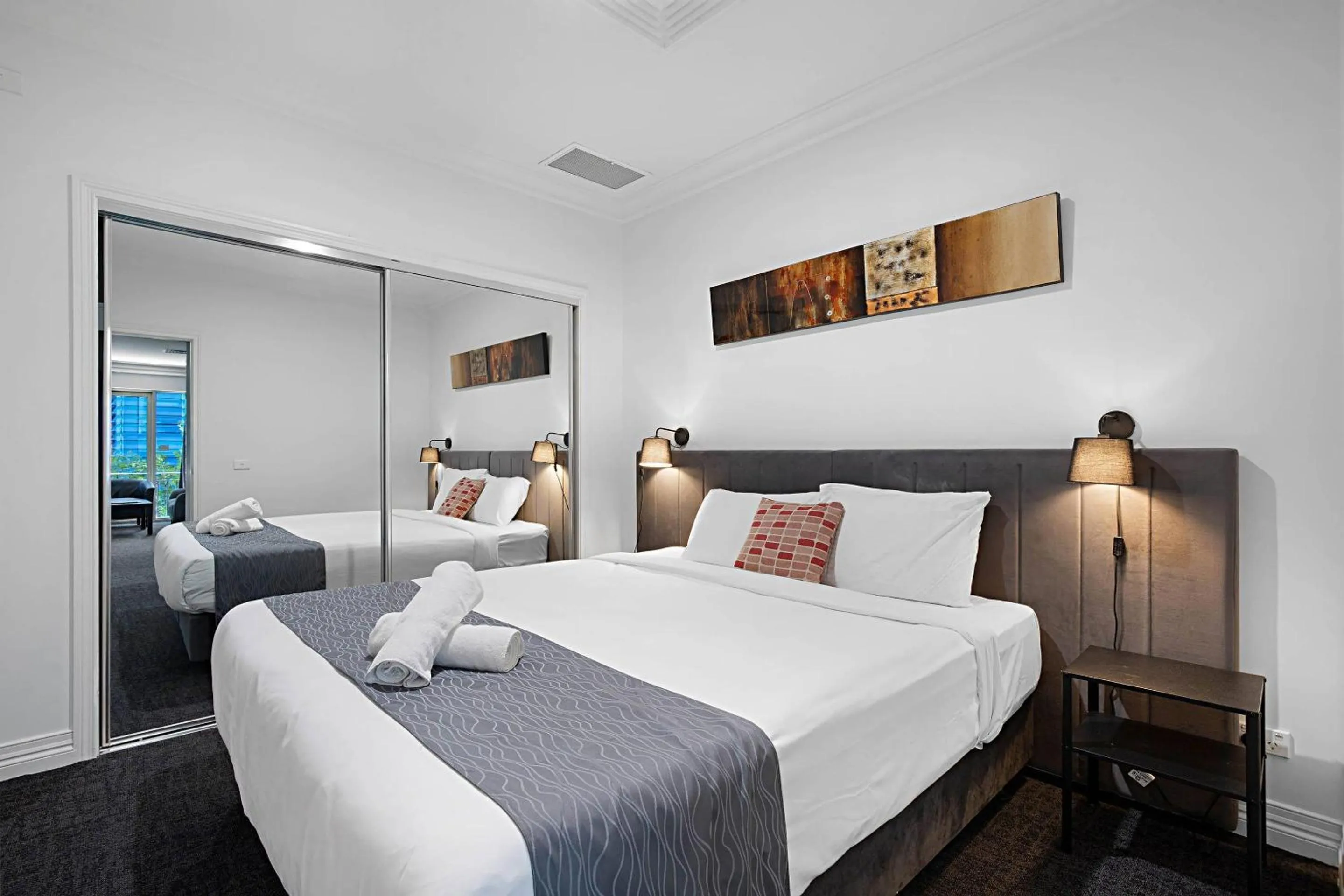 Bedroom, Bed in Comfort Apartments Melbourne Central