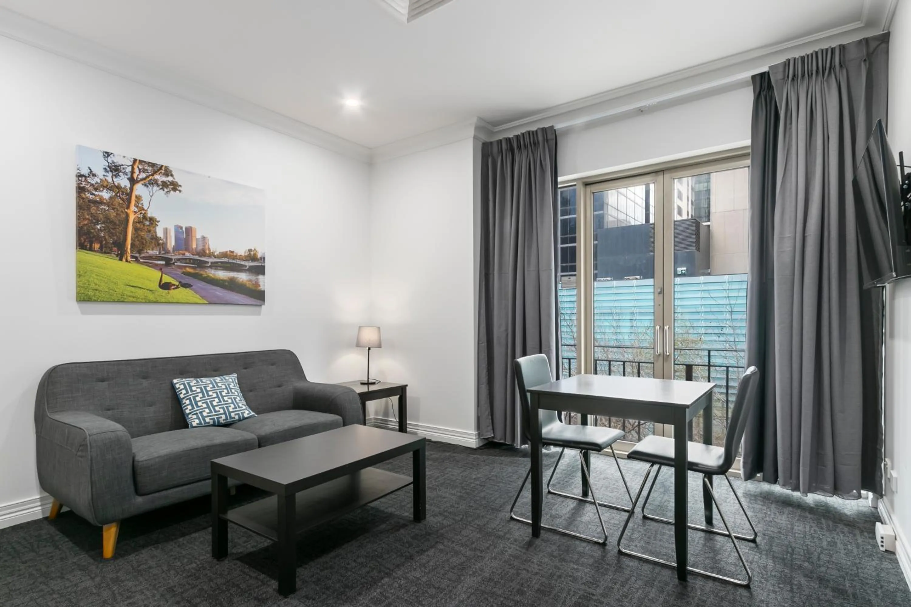 TV and multimedia in Comfort Apartments Melbourne Central