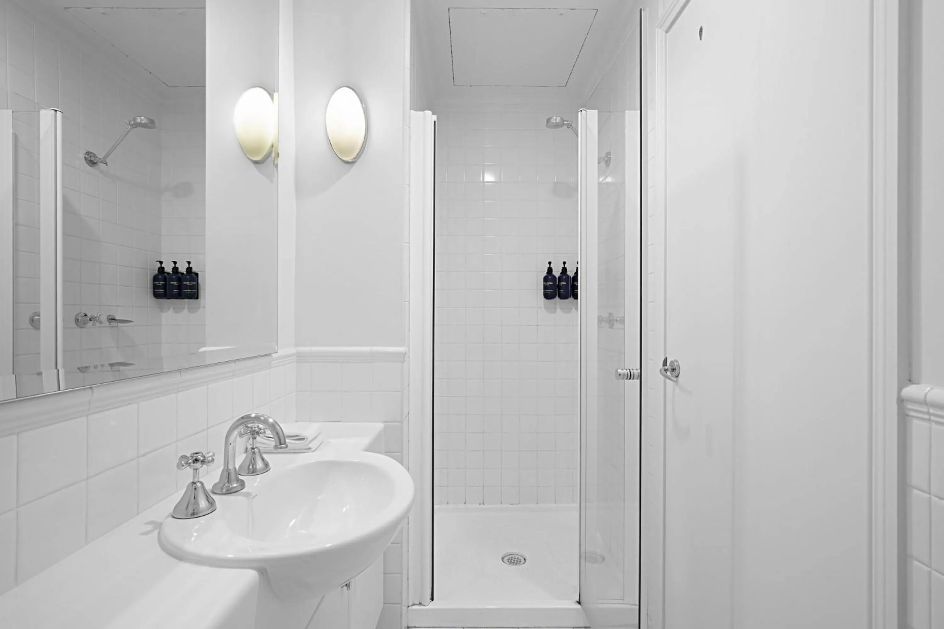 Bathroom in Comfort Apartments Melbourne Central