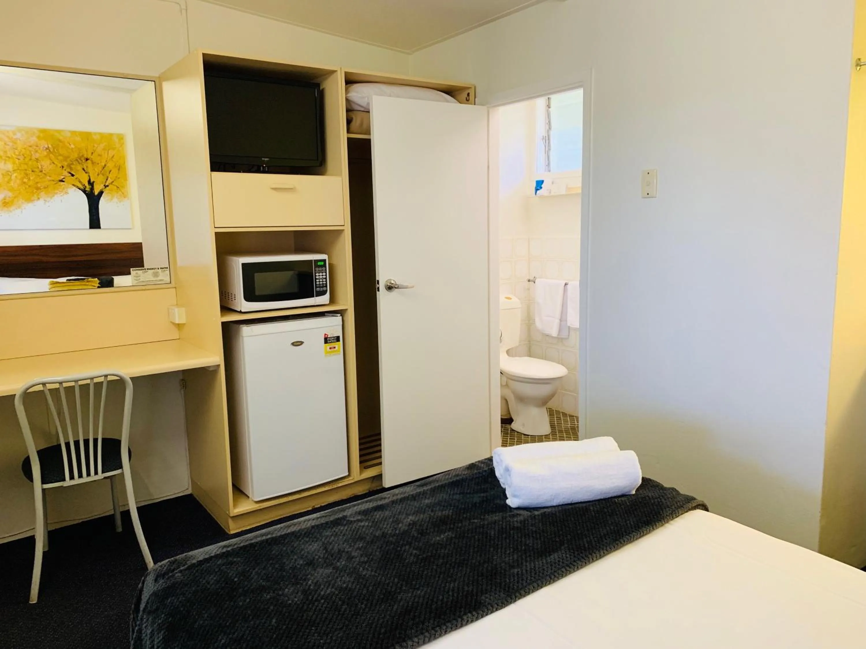 Bed in Balonne River Motor Inn