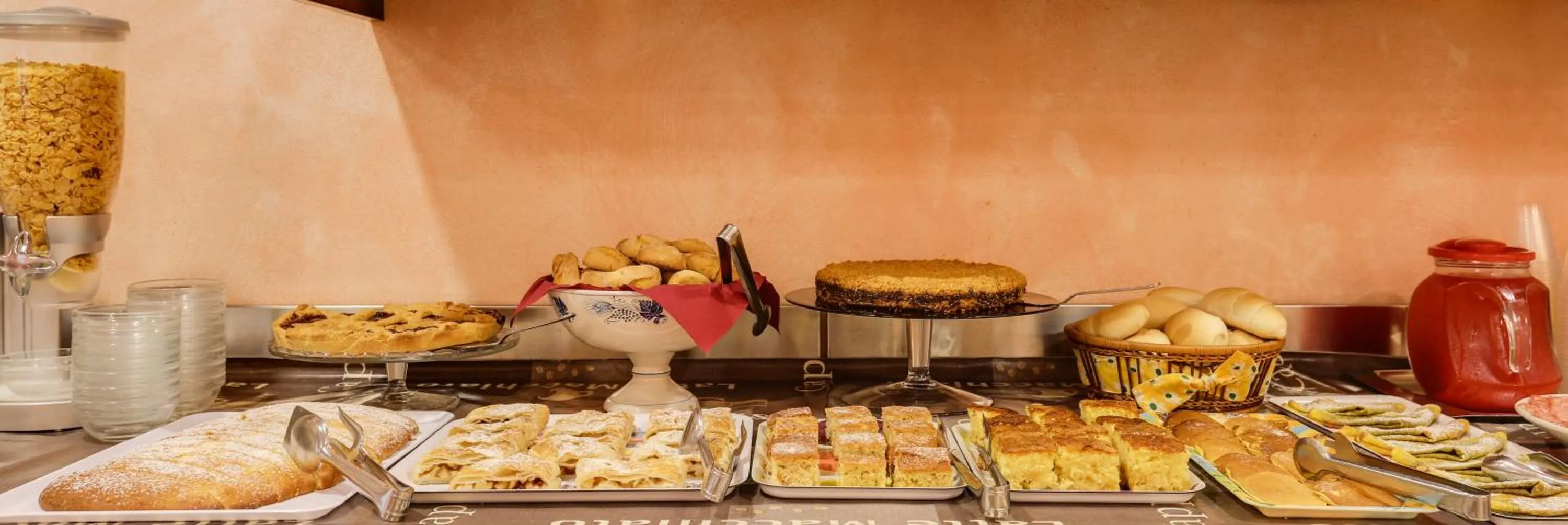 Buffet breakfast in Hotel Smile