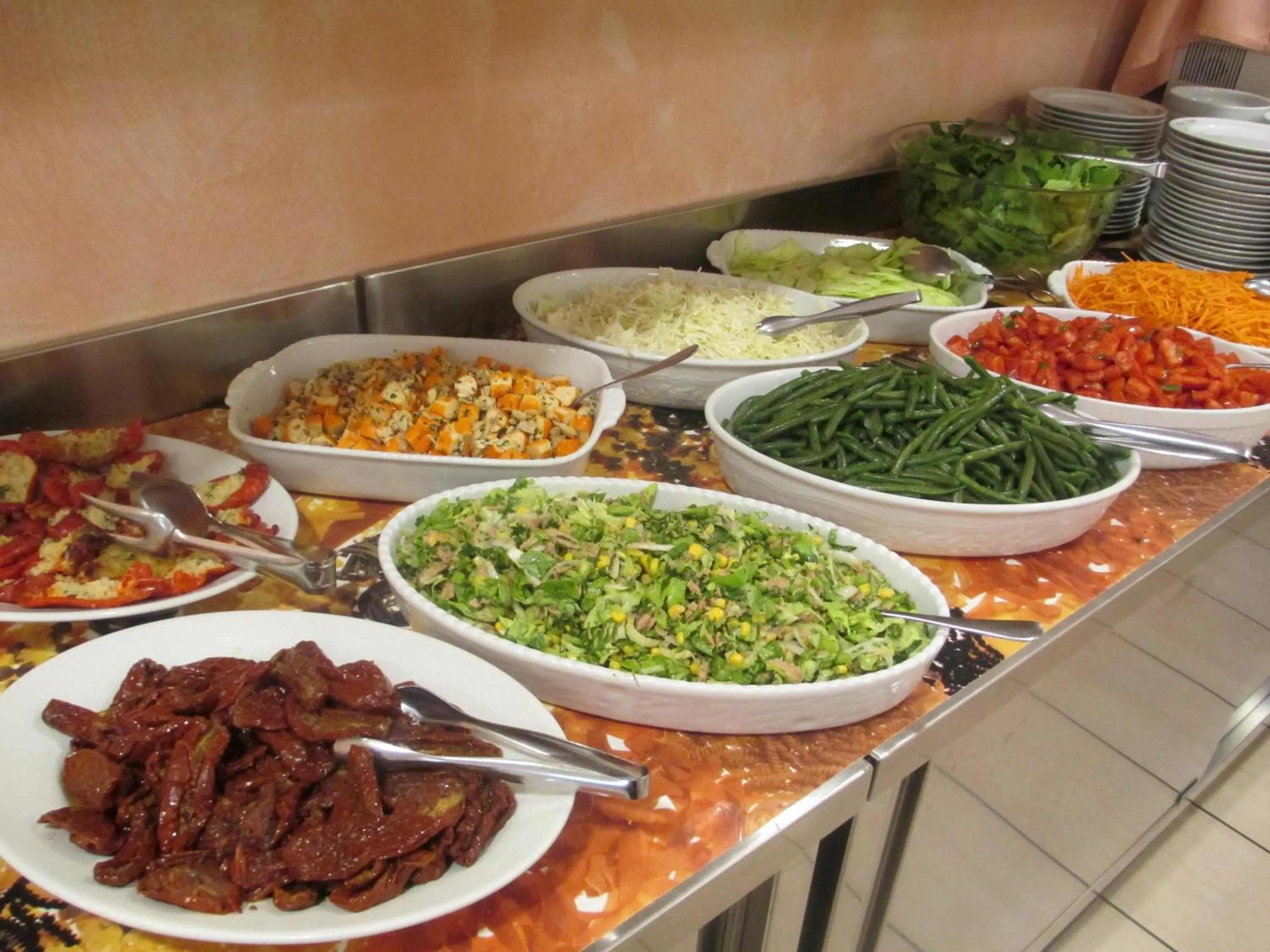 Restaurant/places to eat in Hotel Smile