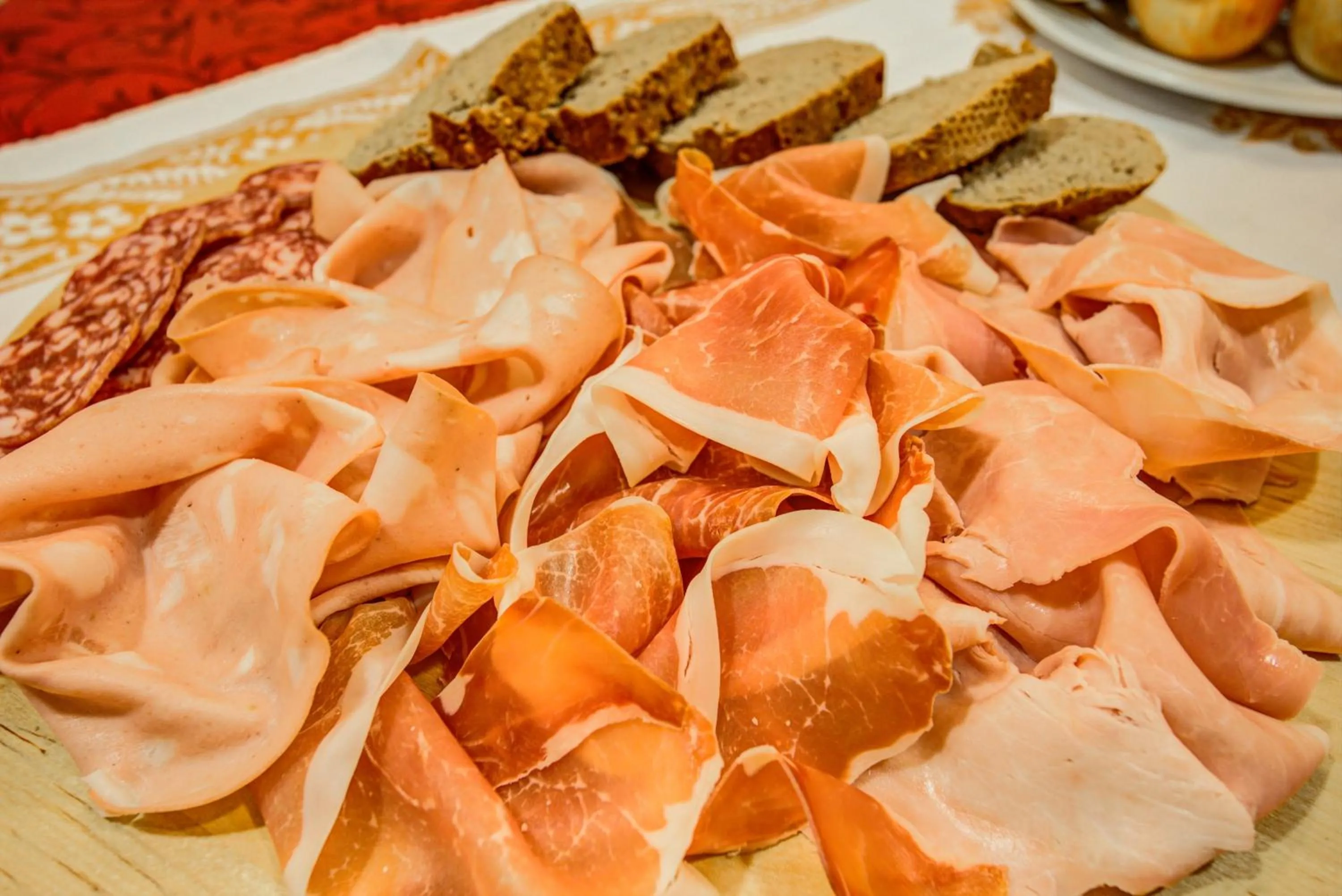 Restaurant/places to eat in Hotel Smile