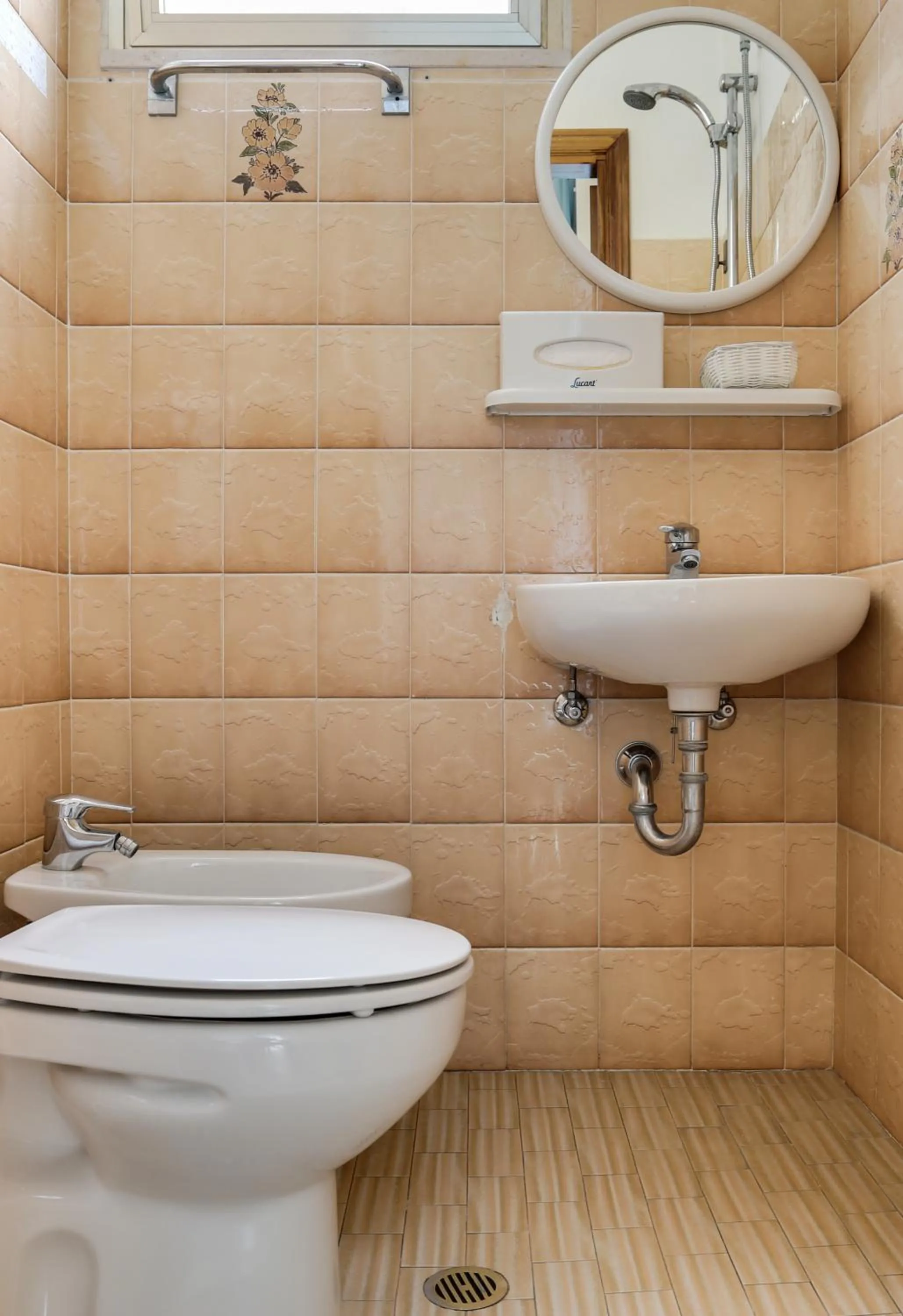 Shower in Hotel Smile