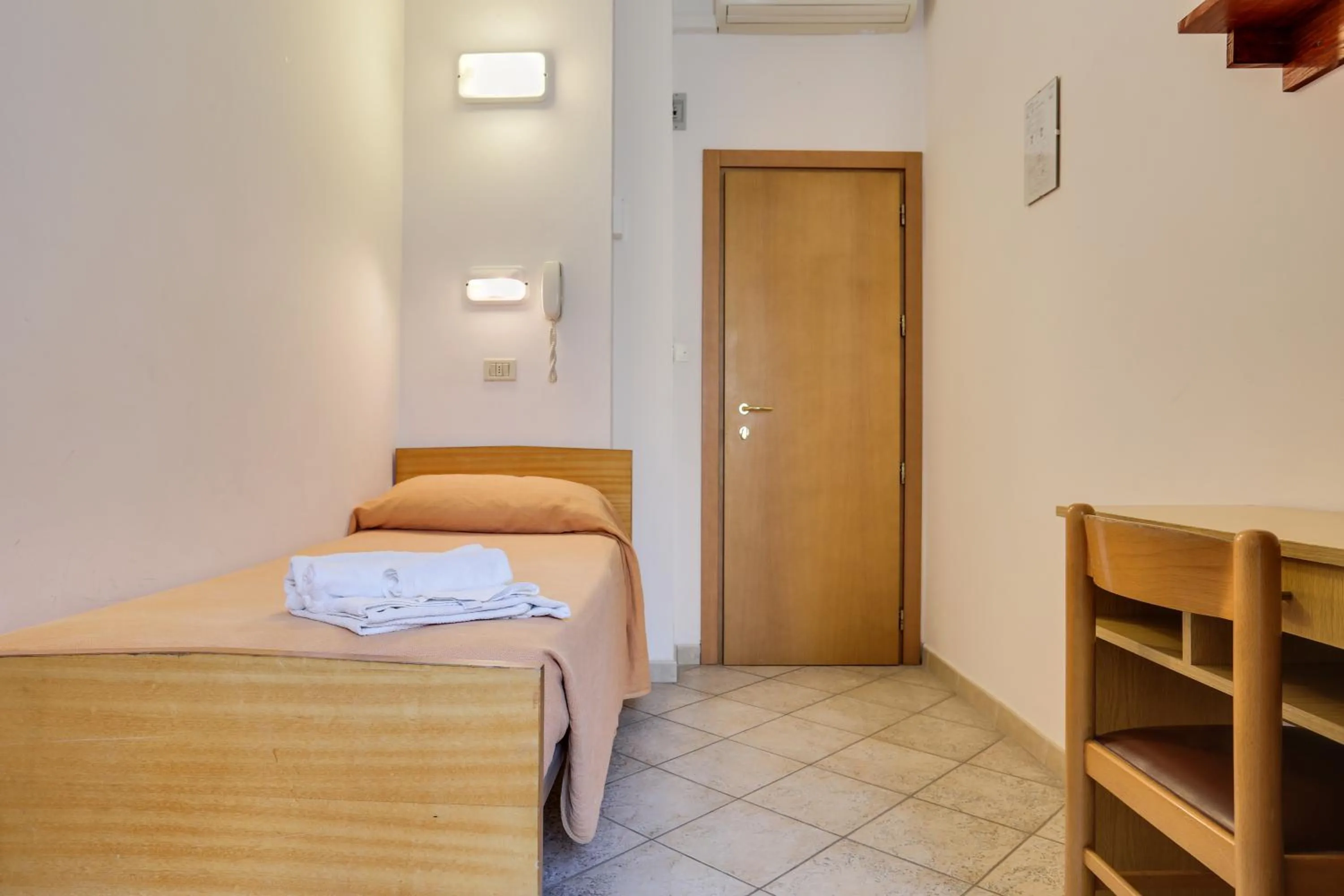 Shower in Hotel Smile