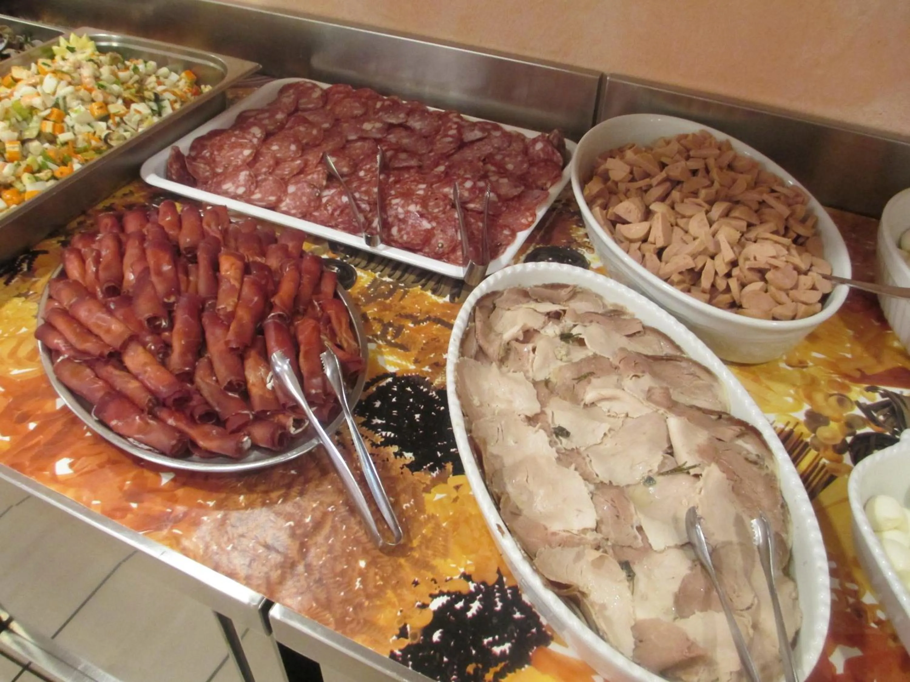 Restaurant/places to eat in Hotel Smile