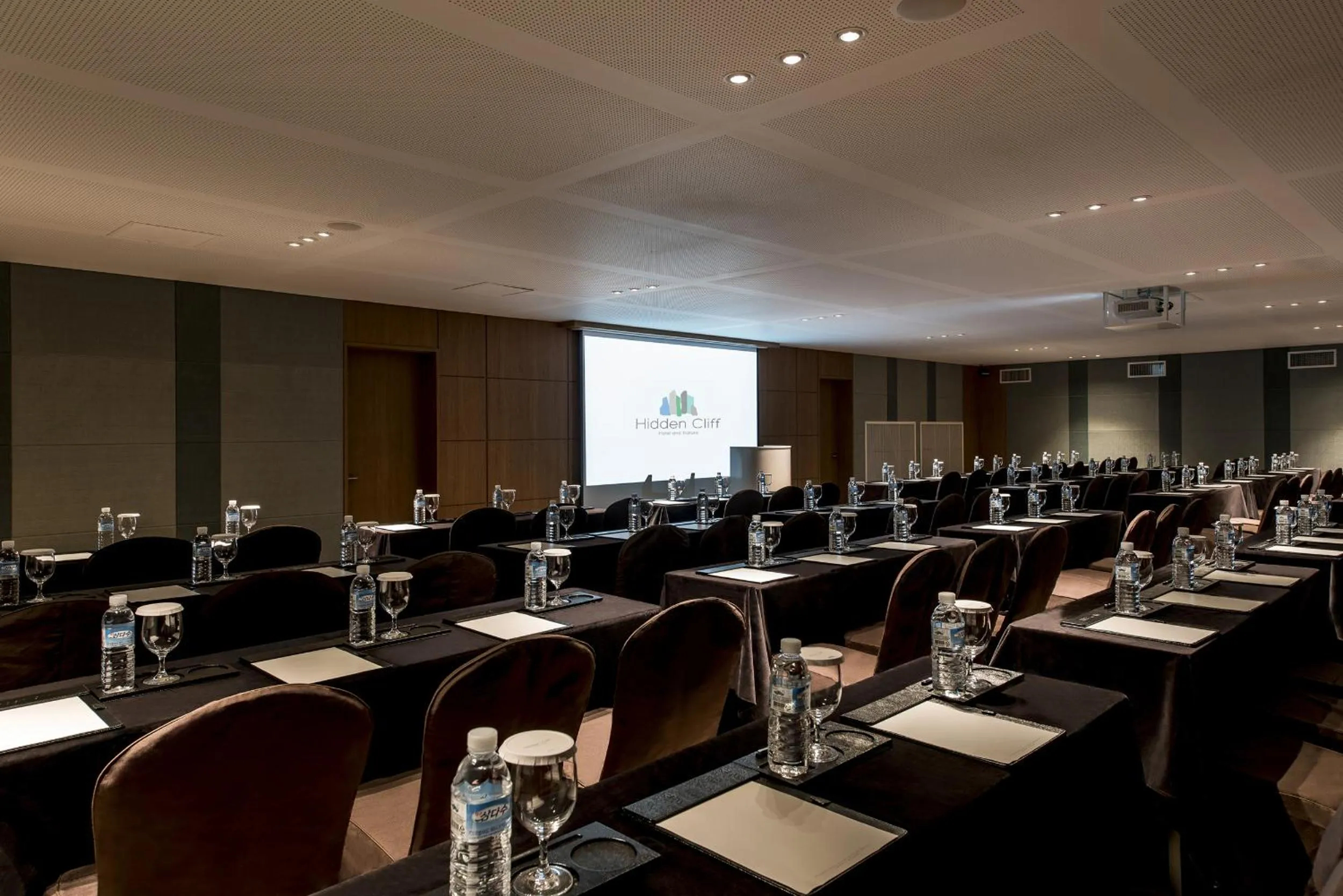 Banquet/Function facilities in Hidden Cliff Hotel and Nature