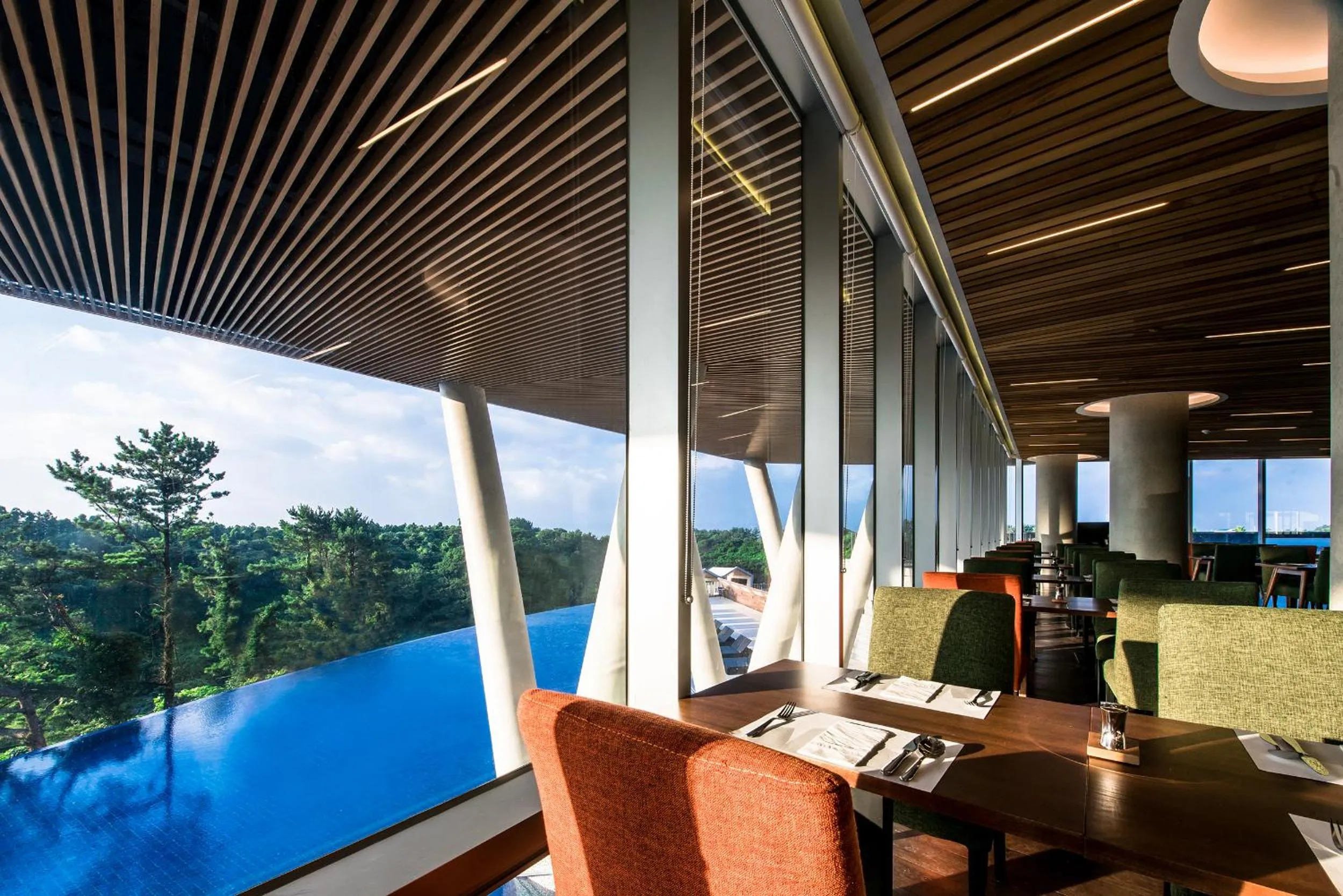 Restaurant/places to eat in Hidden Cliff Hotel and Nature