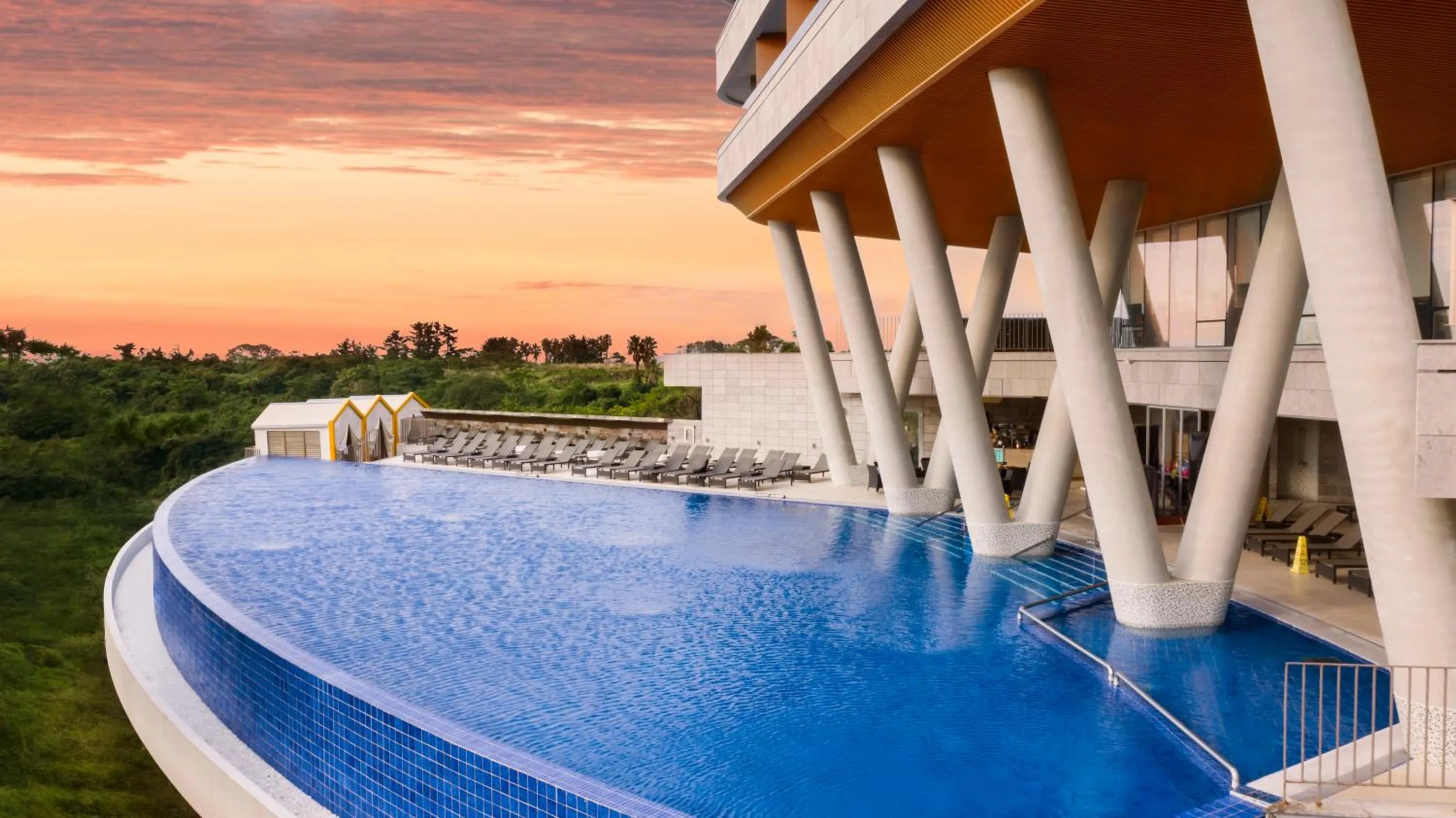 Swimming pool in Hidden Cliff Hotel and Nature