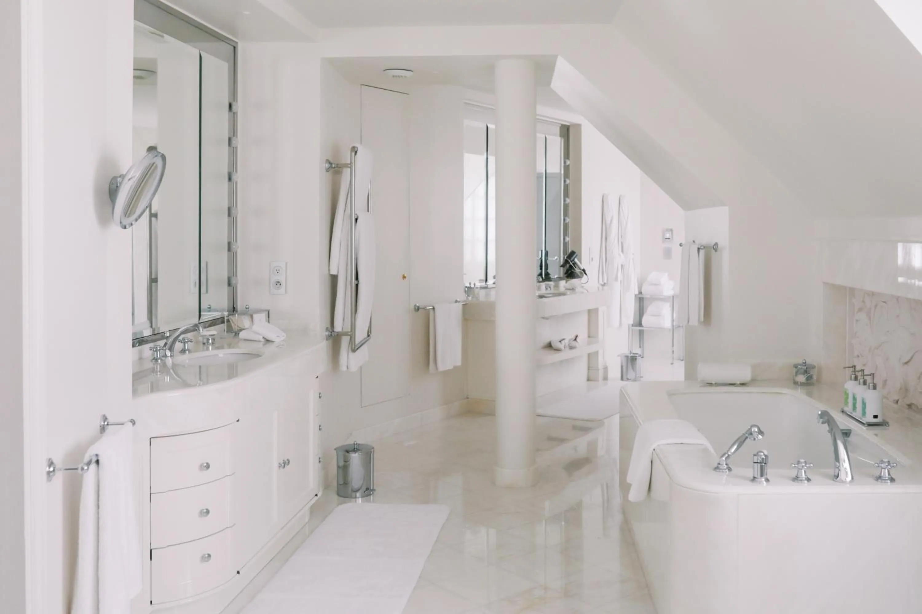 Bathroom in Le Bristol Paris, Oetker Hotels