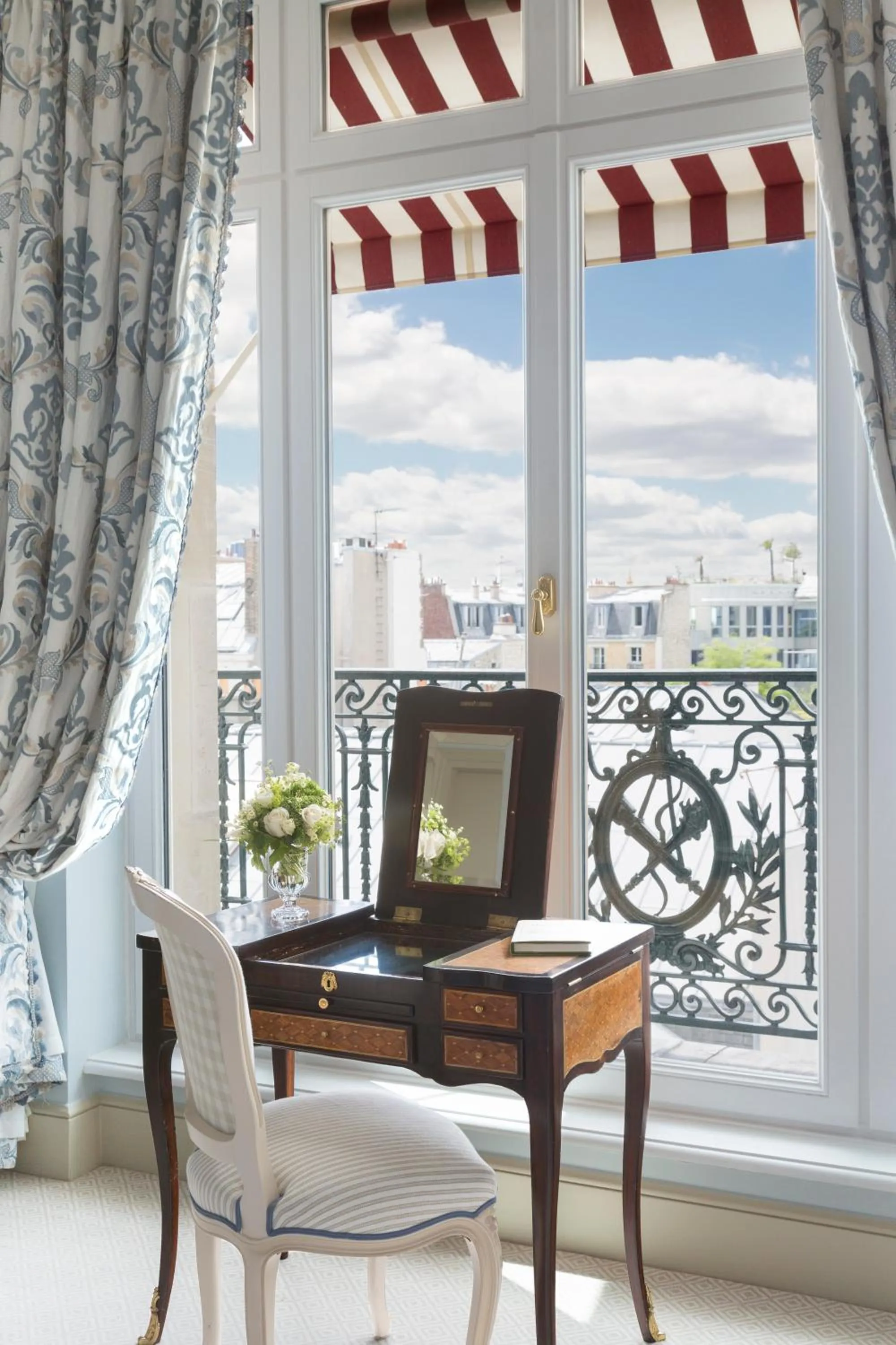 Seating area in Le Bristol Paris, Oetker Hotels