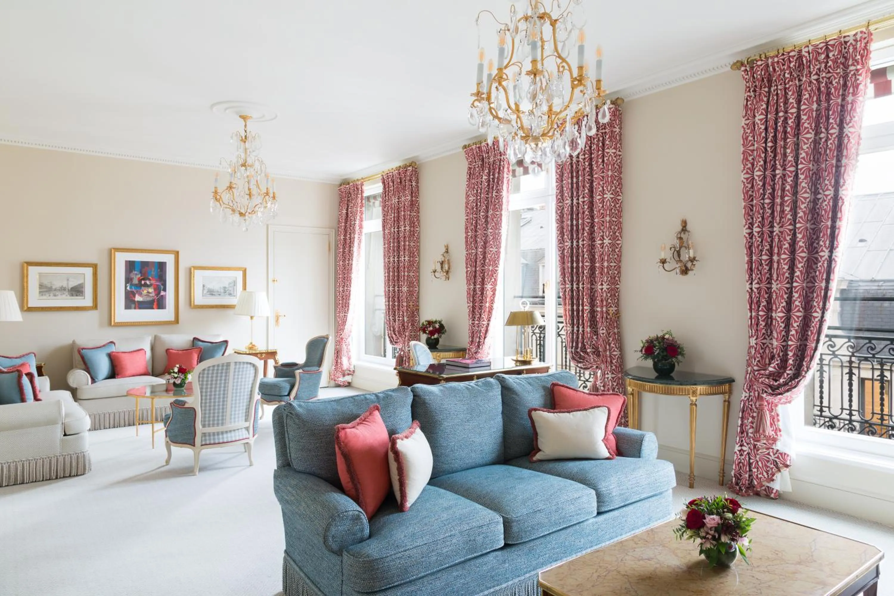 Living room in Le Bristol Paris, Oetker Hotels