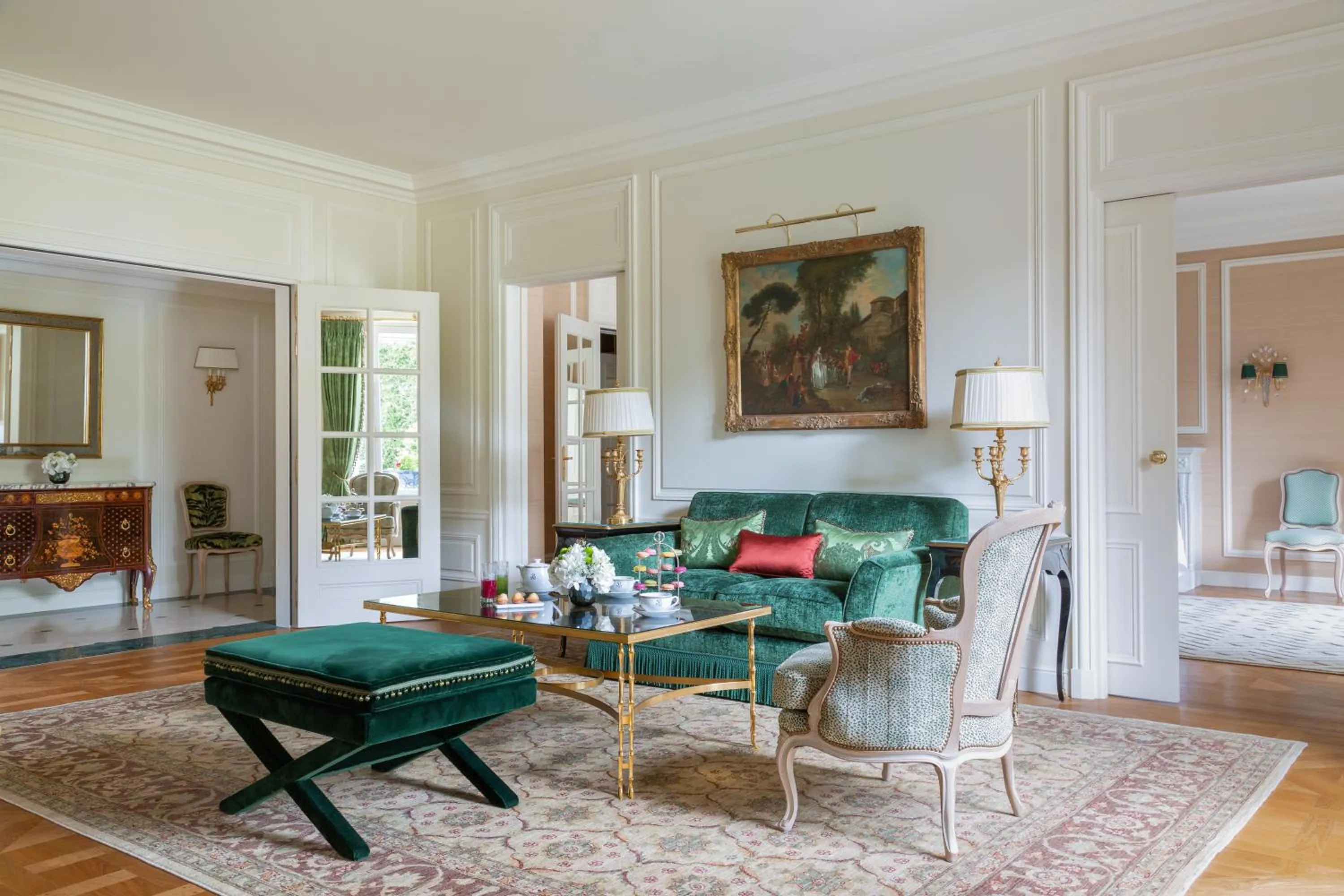 Living room in Le Bristol Paris, Oetker Hotels