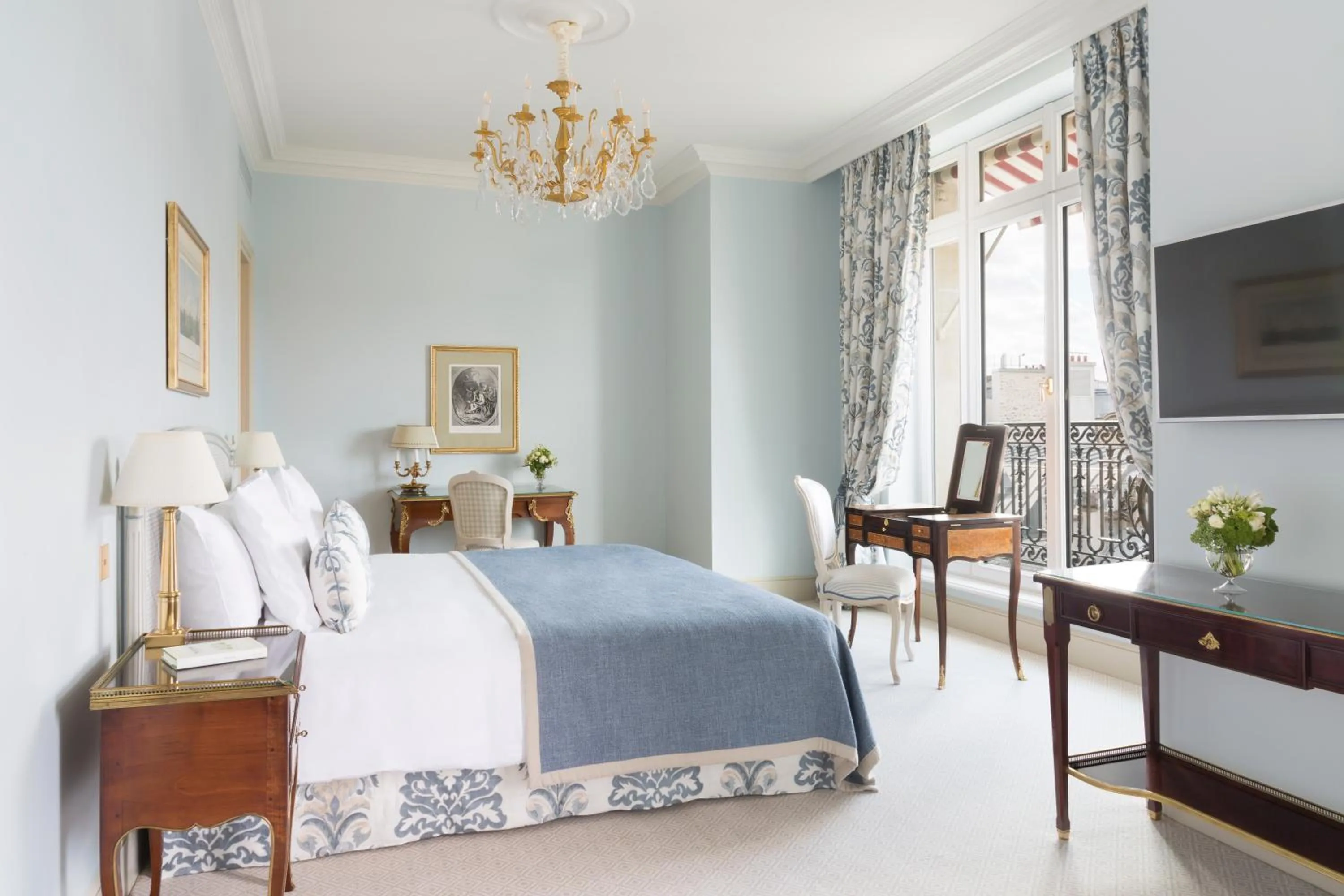 Bedroom, Bed in Le Bristol Paris, Oetker Hotels