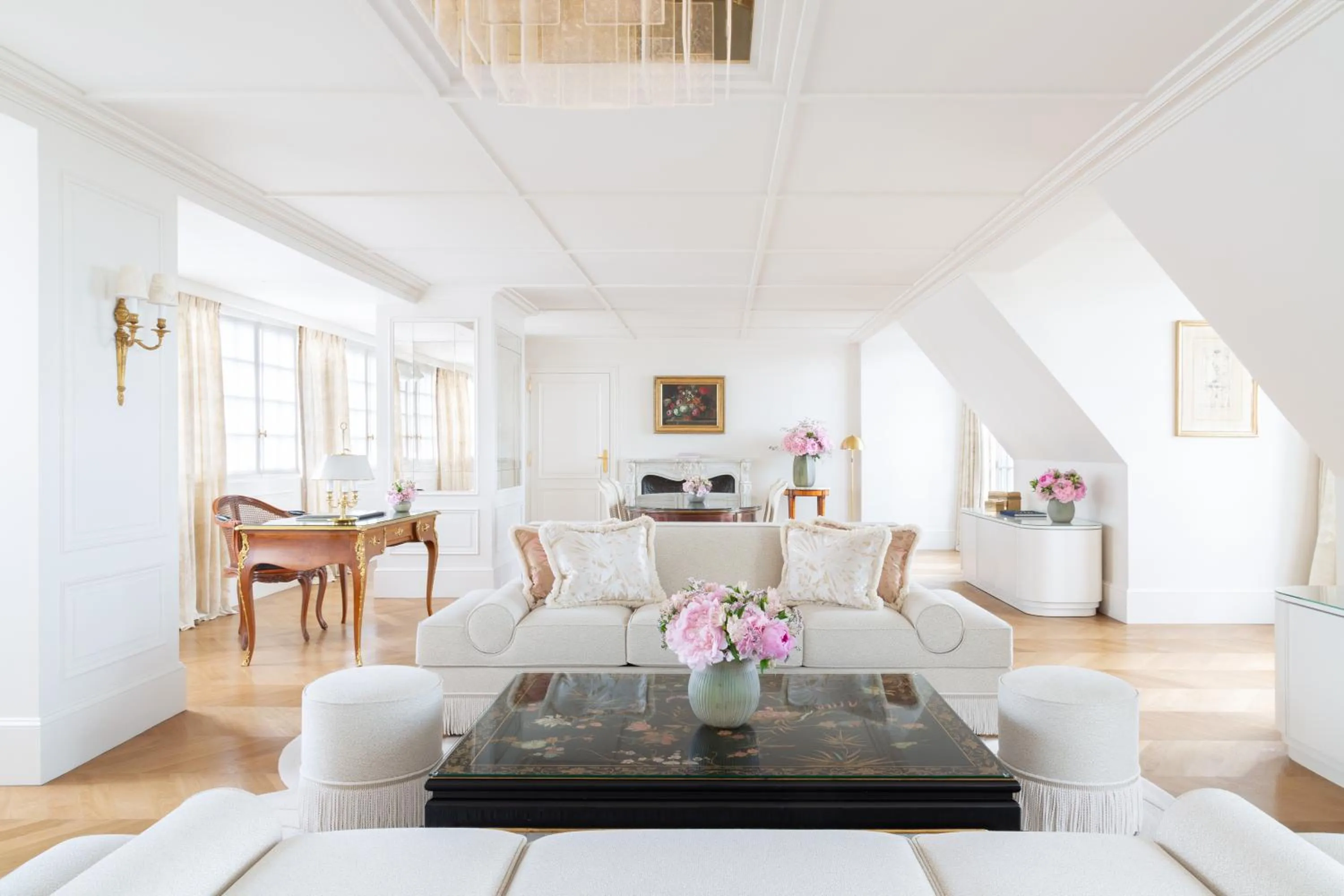 Living room in Le Bristol Paris, Oetker Hotels