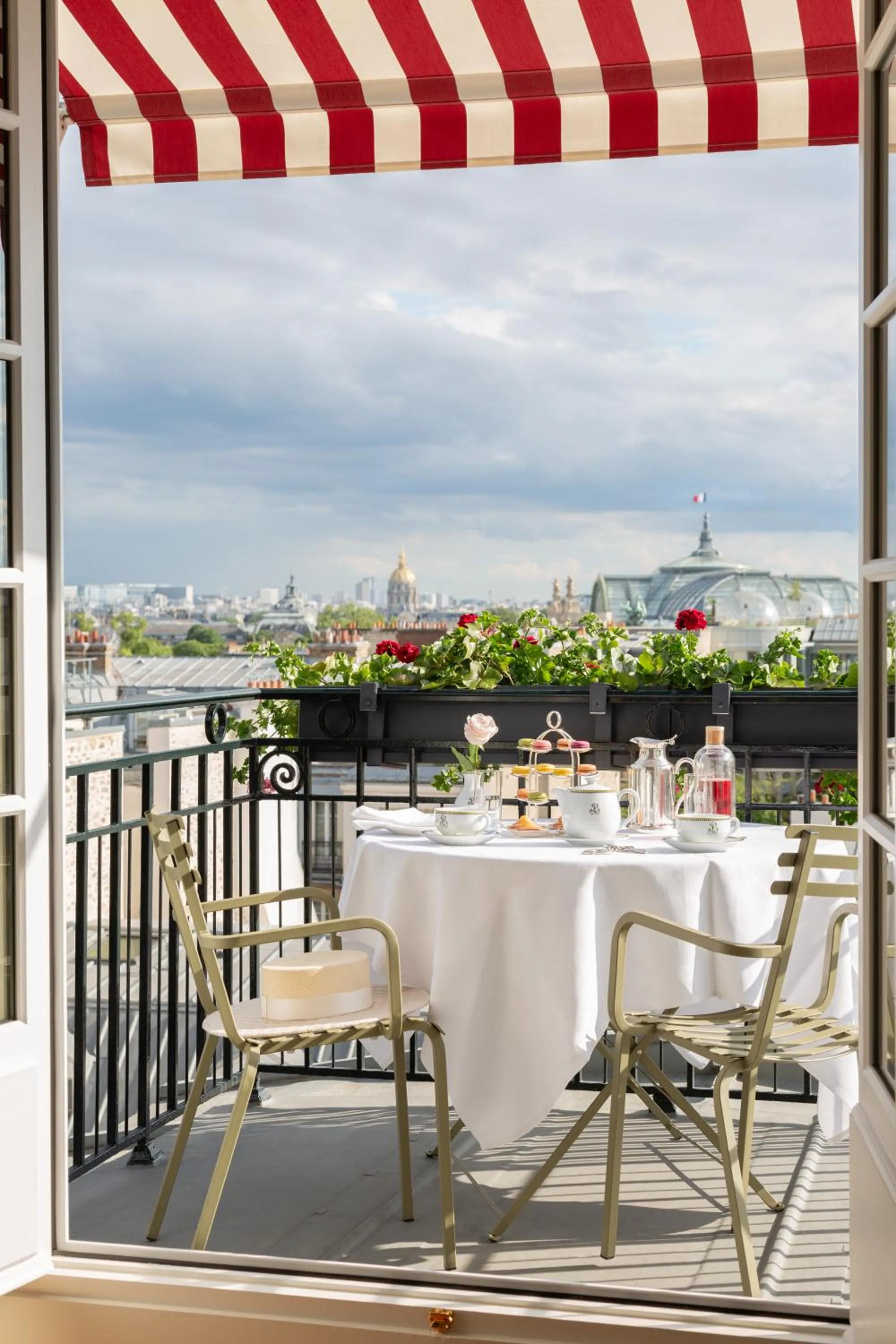Living room in Le Bristol Paris, Oetker Hotels