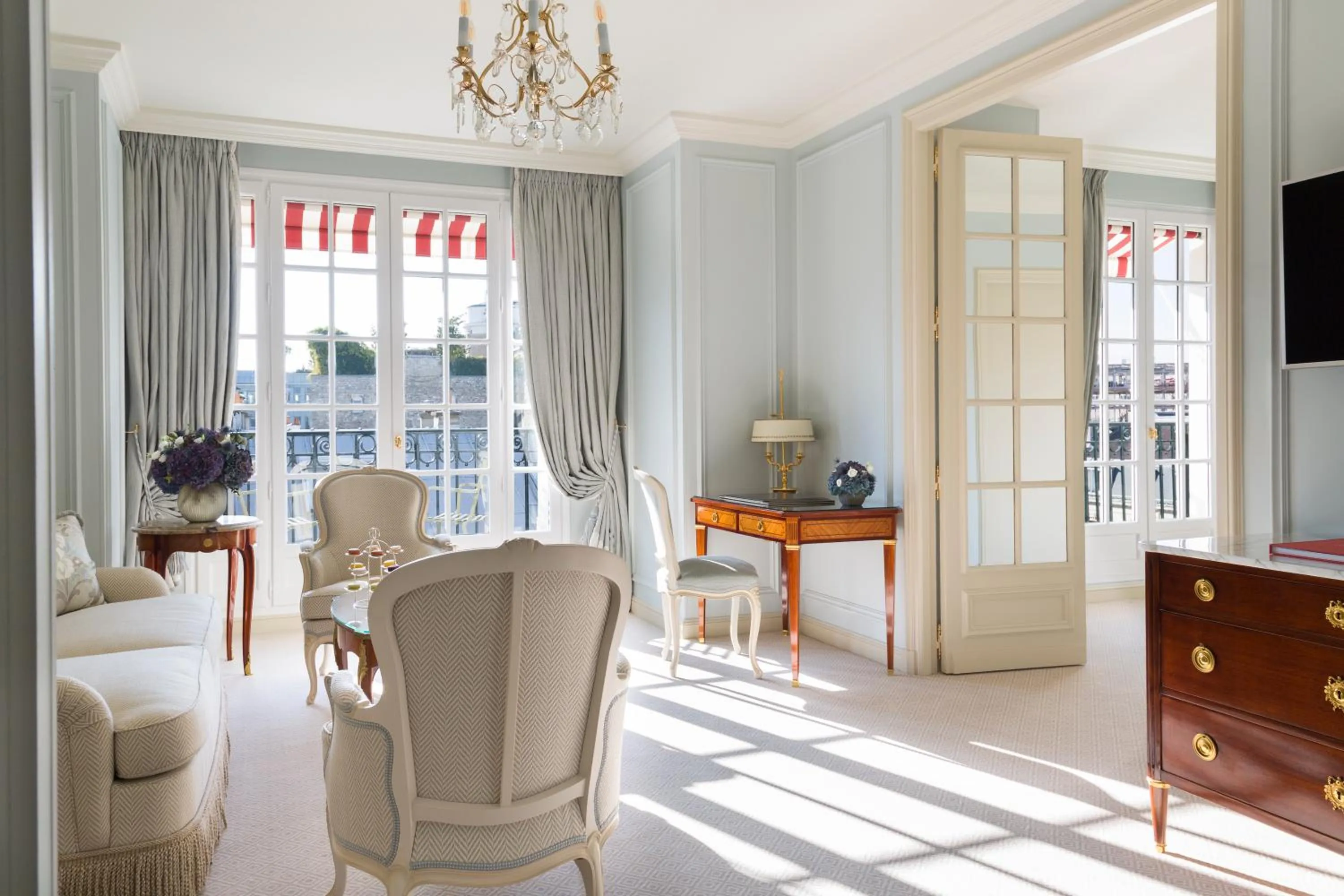 Living room in Le Bristol Paris, Oetker Hotels