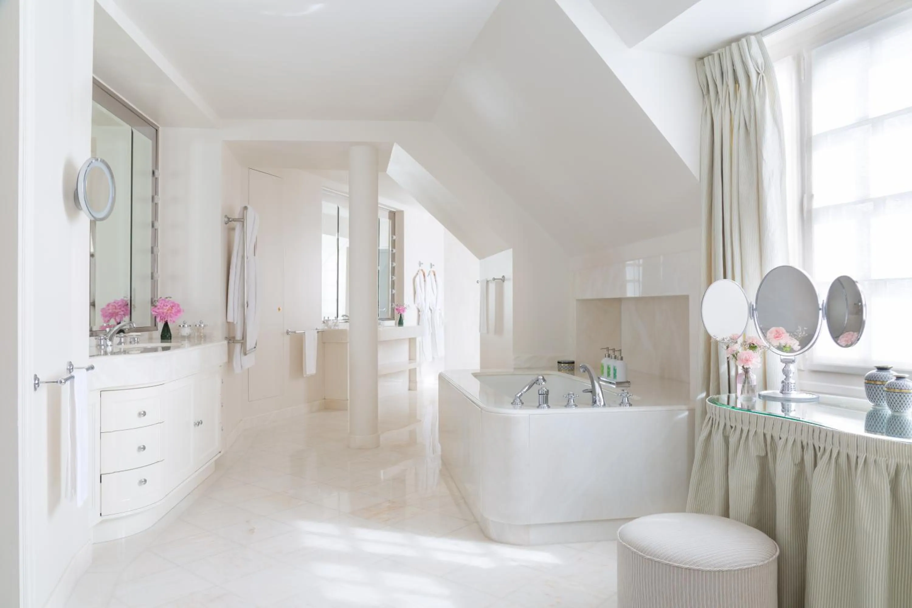 Bathroom in Le Bristol Paris, Oetker Hotels