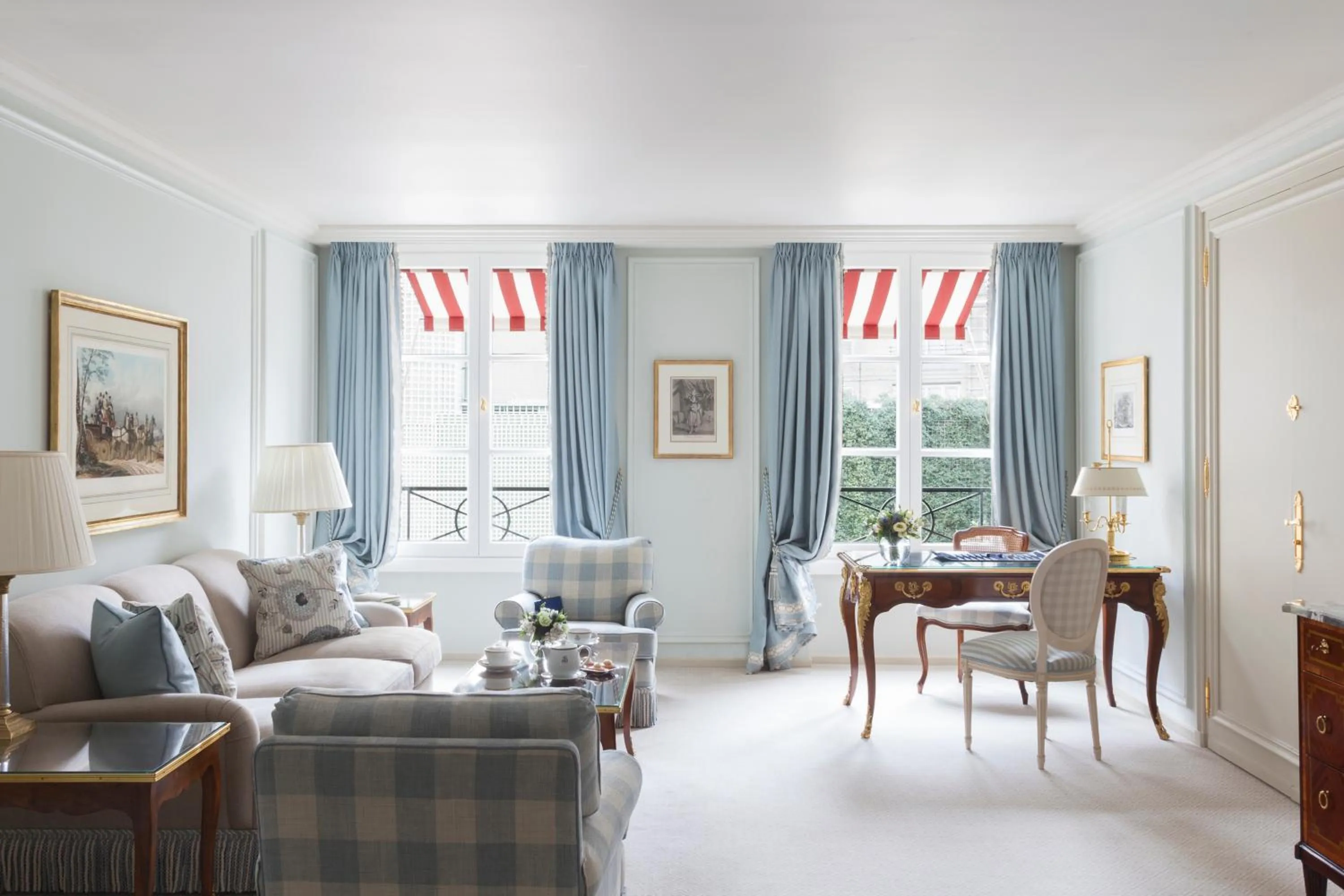 Living room in Le Bristol Paris, Oetker Hotels