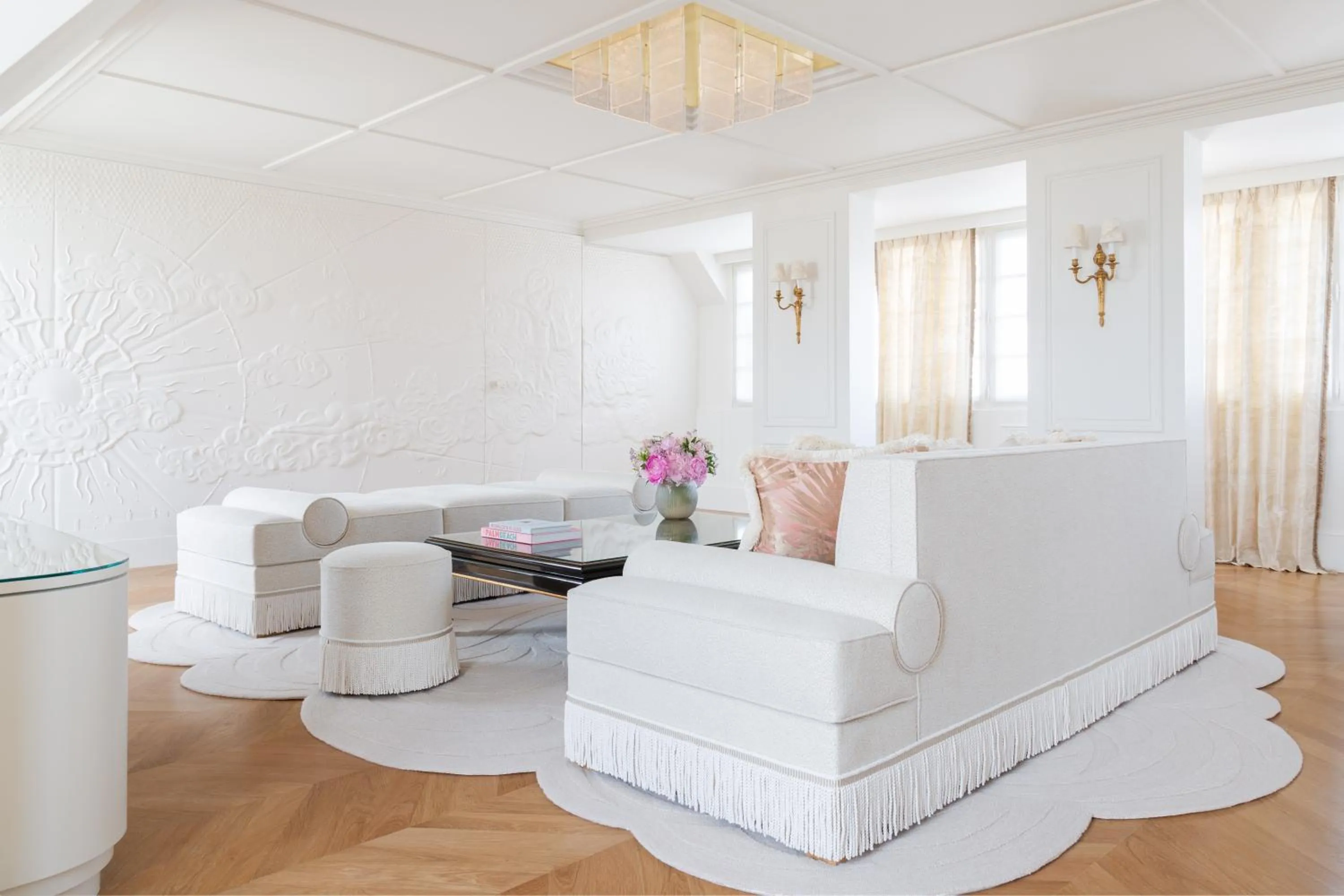 Living room in Le Bristol Paris, Oetker Hotels
