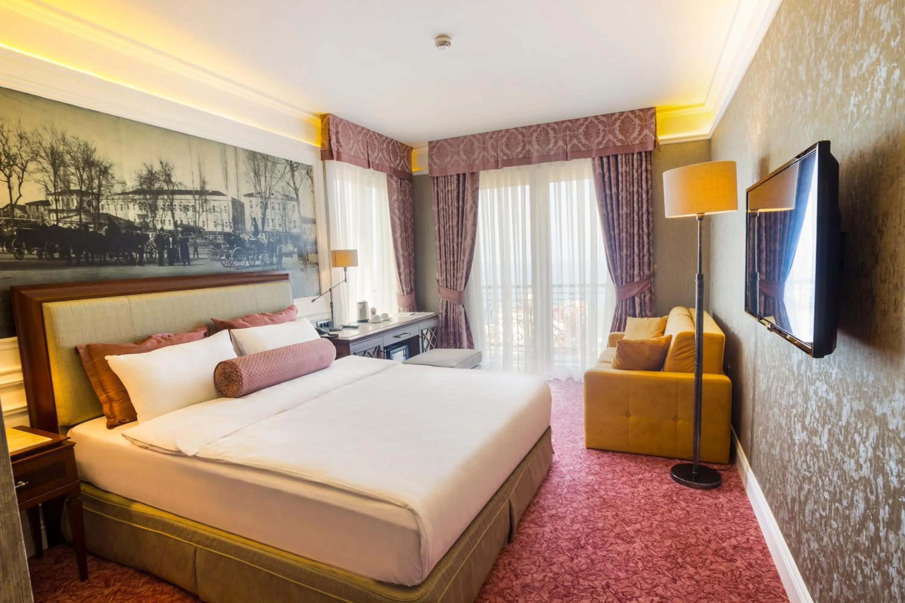 Photo of the whole room, Bed in Mell Hotel