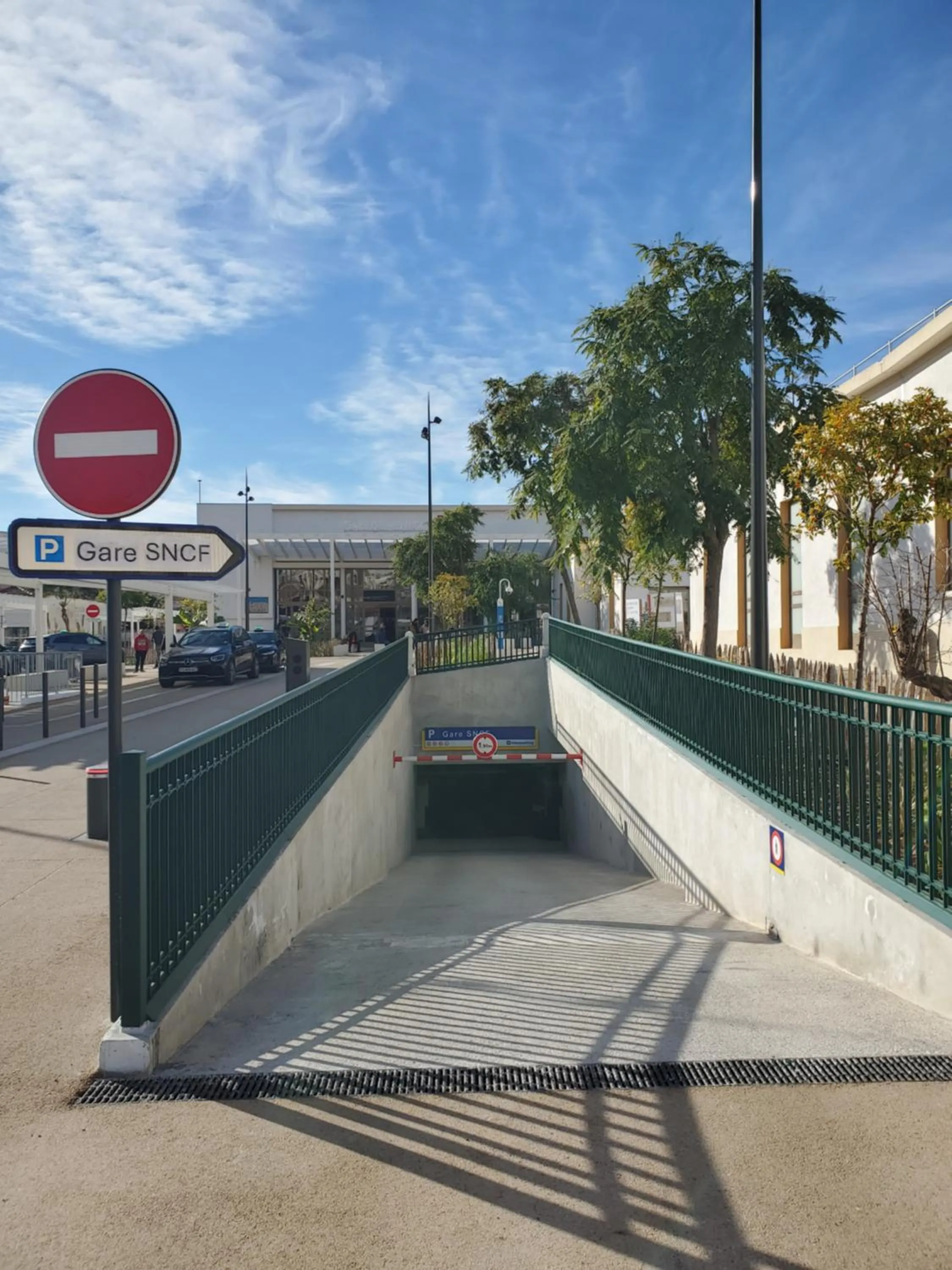 Parking in Hotel De Belgique à Menton