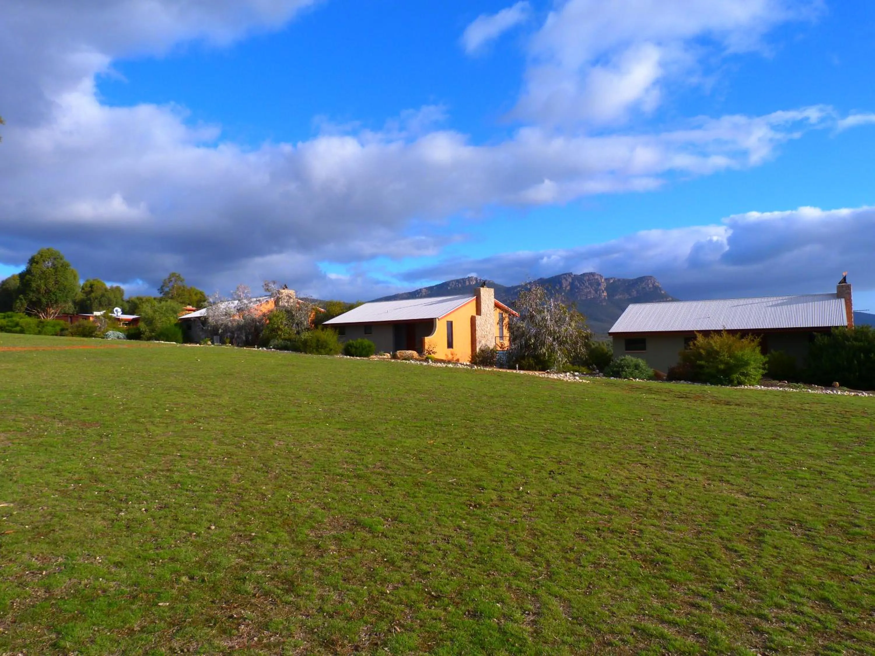 Facade/entrance in Meringa Springs
