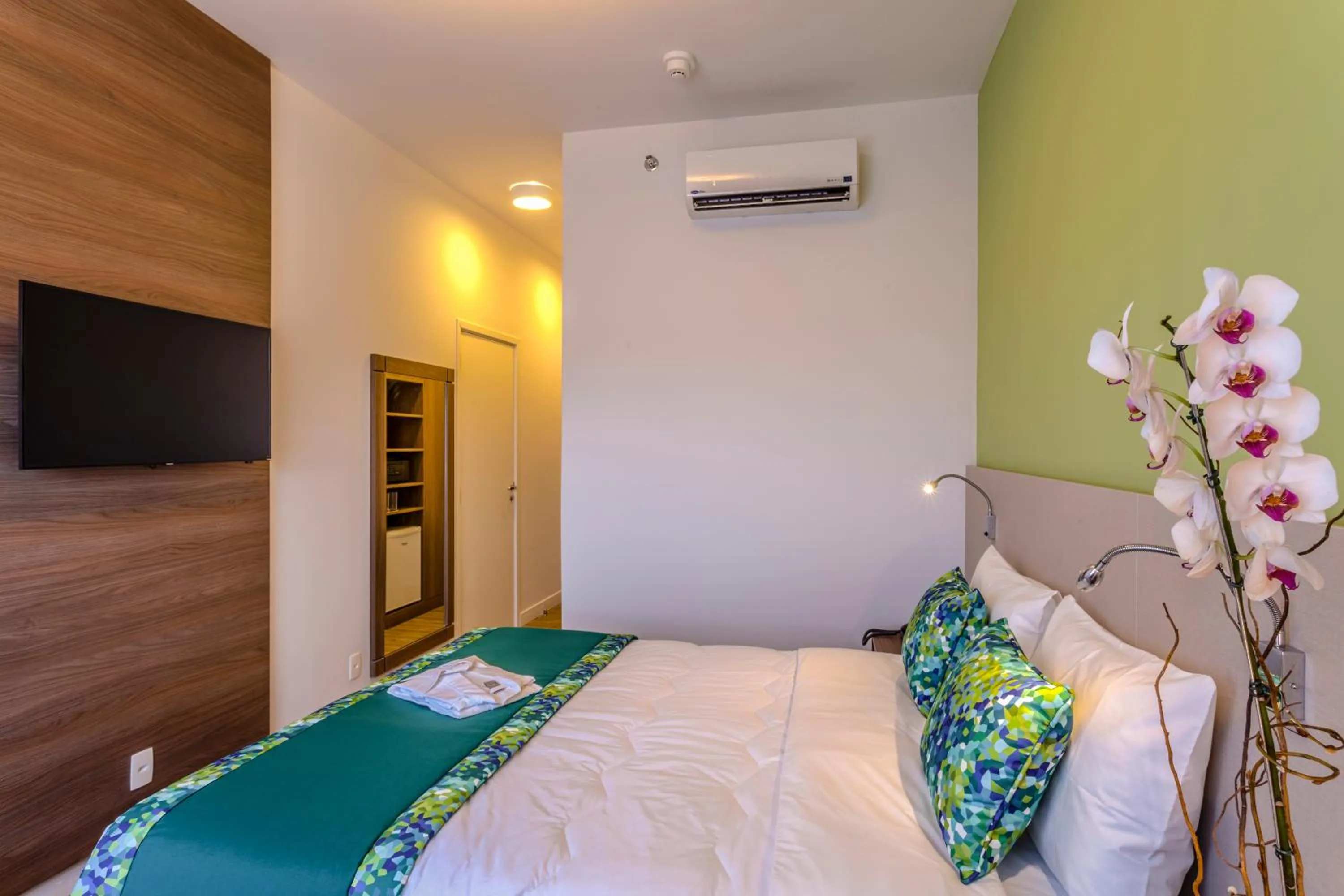 Photo of the whole room, Bed in Blue Tree Towers Valinhos