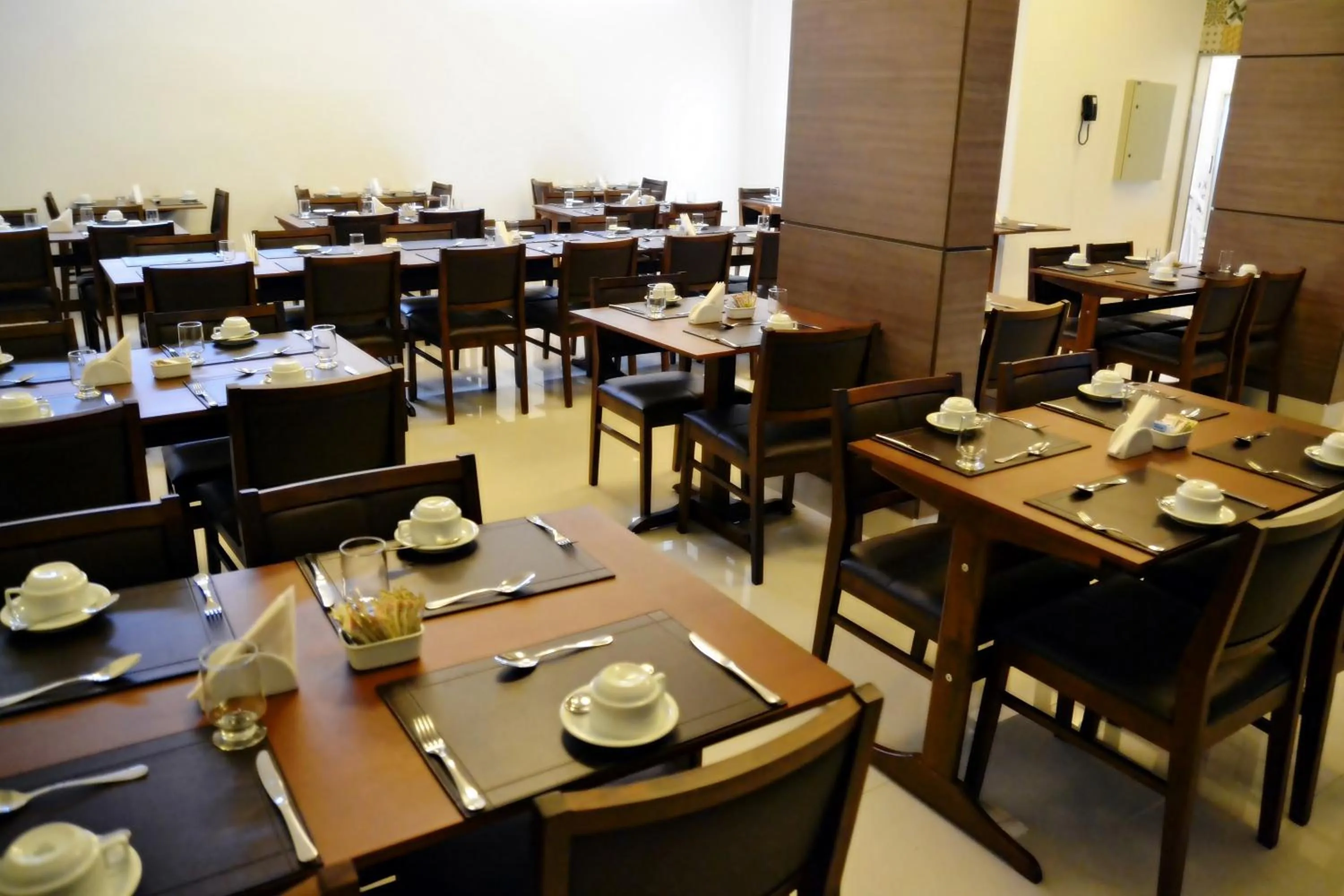 Breakfast in Blue Tree Towers Valinhos