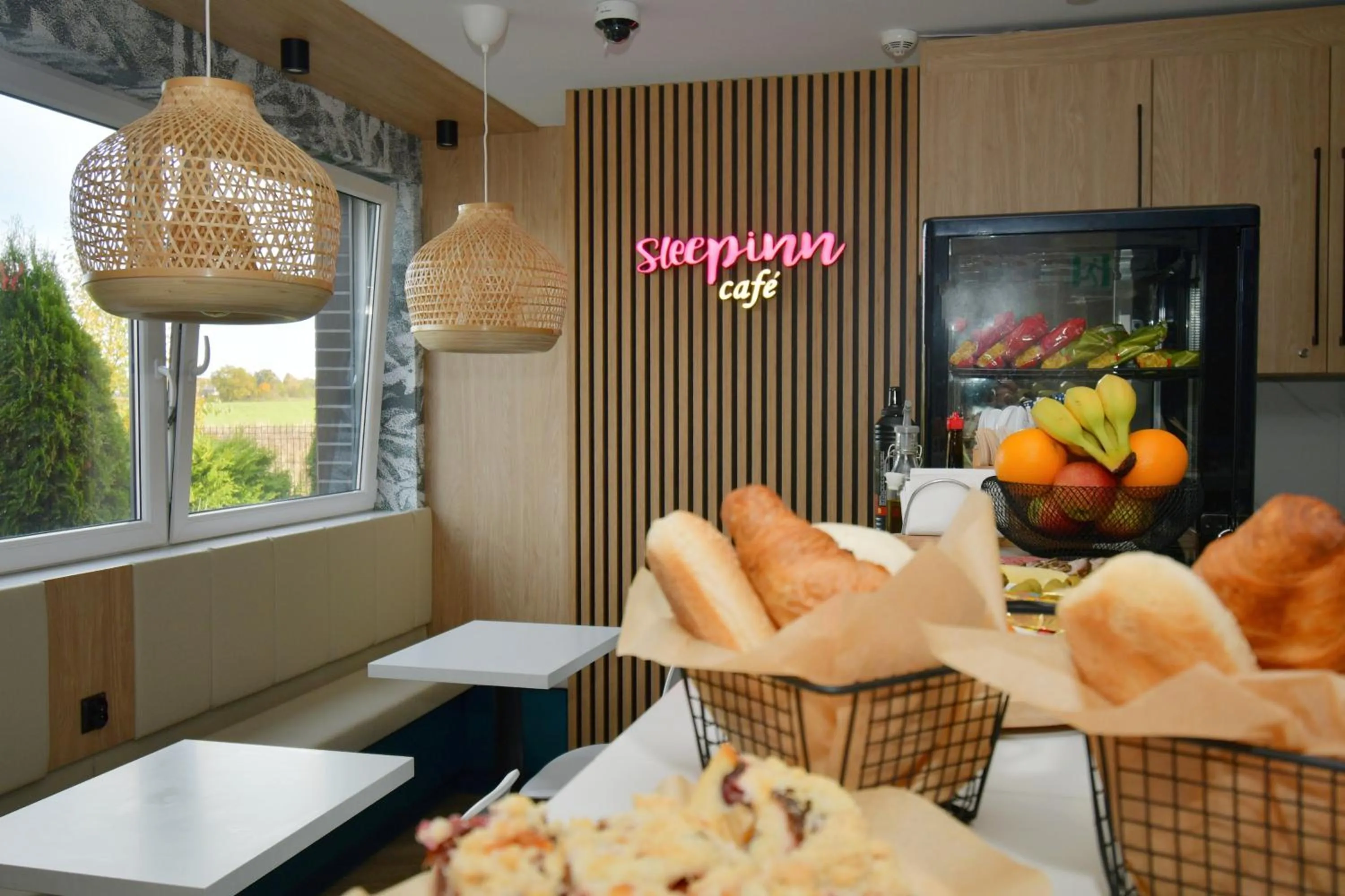 Restaurant/places to eat in Sleepinn Gdansk Airport