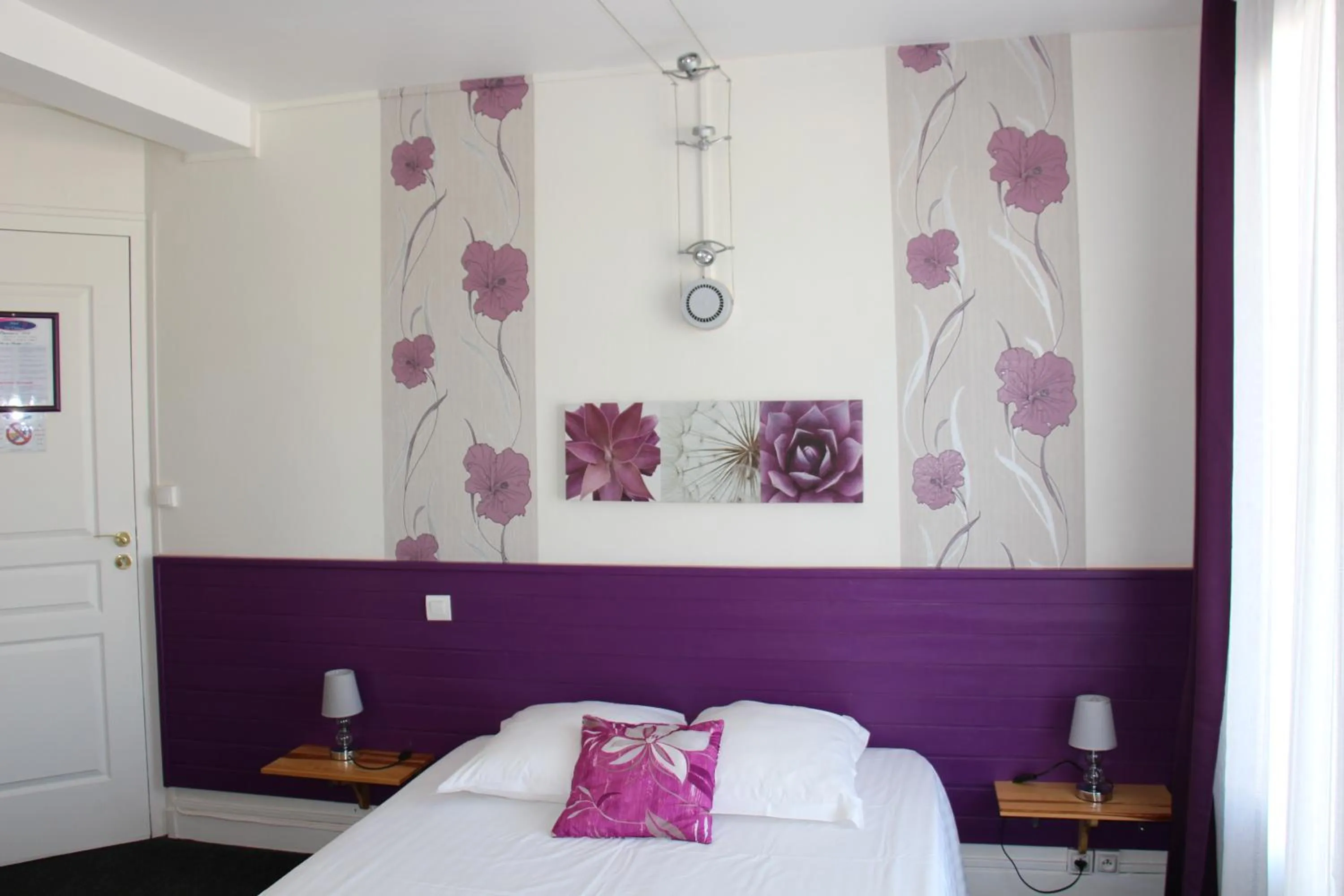 Shower, Bed in Hotel d'Orléans