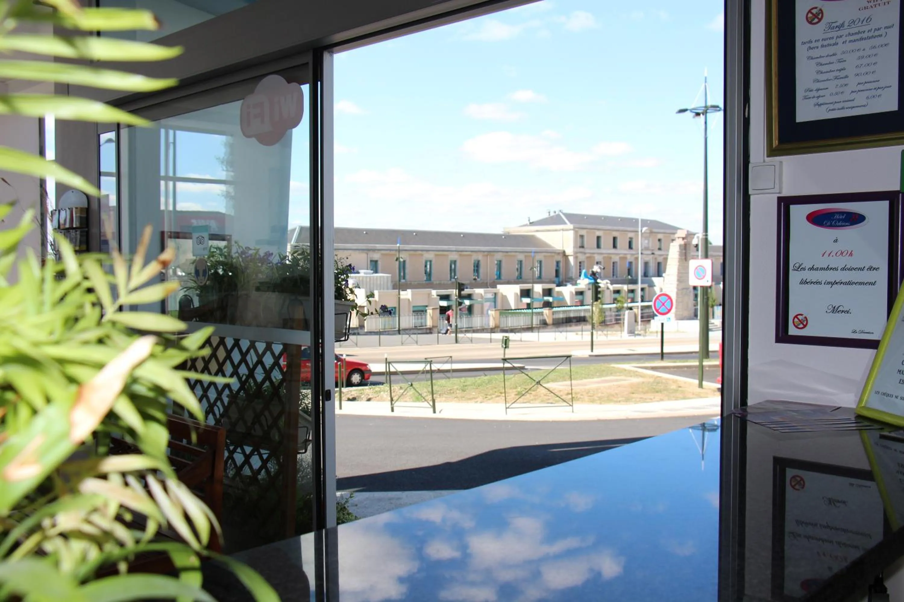 Restaurant/places to eat in Hotel d'Orléans