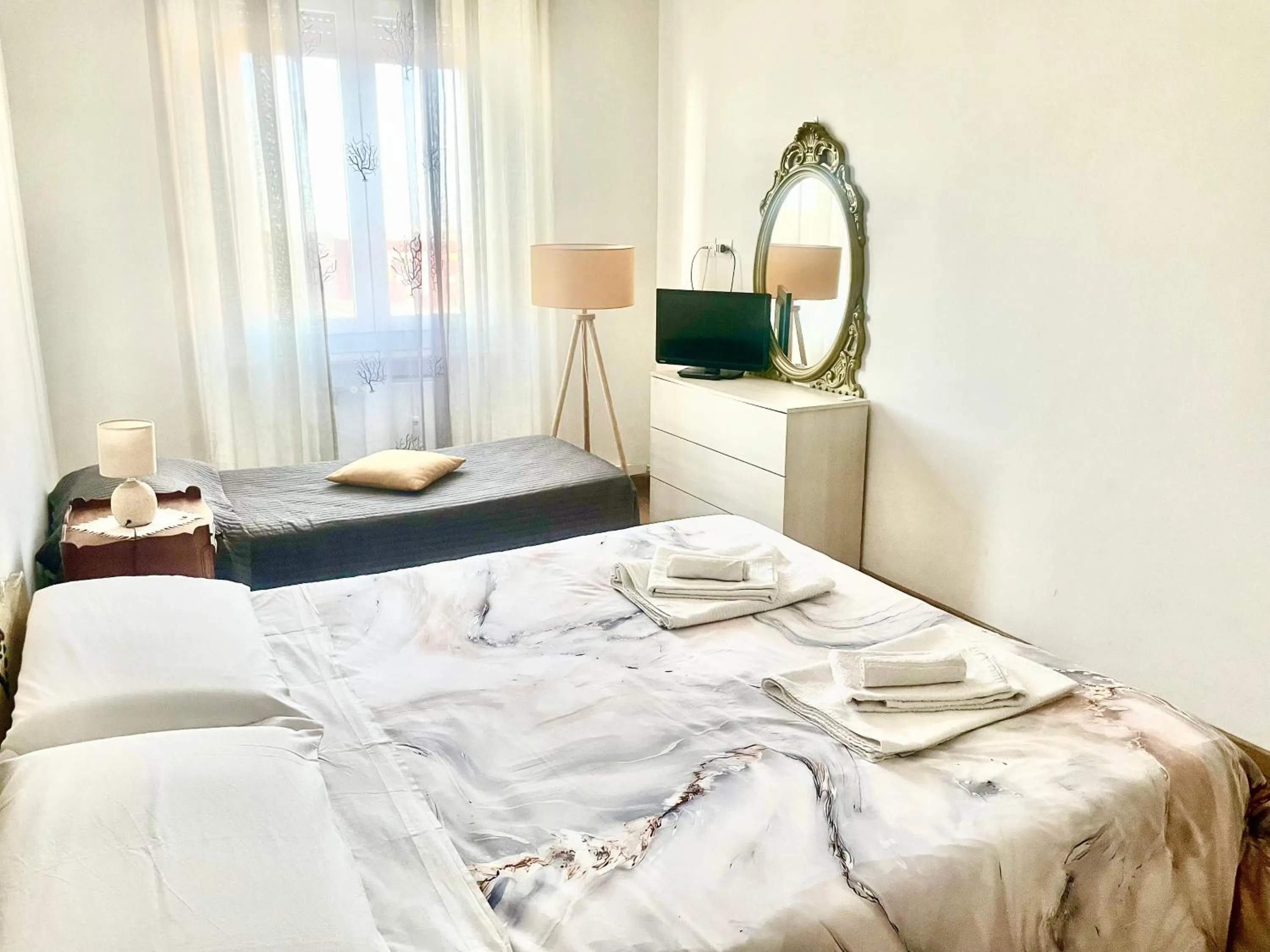 Bed in Cavour16 rent bedrooms