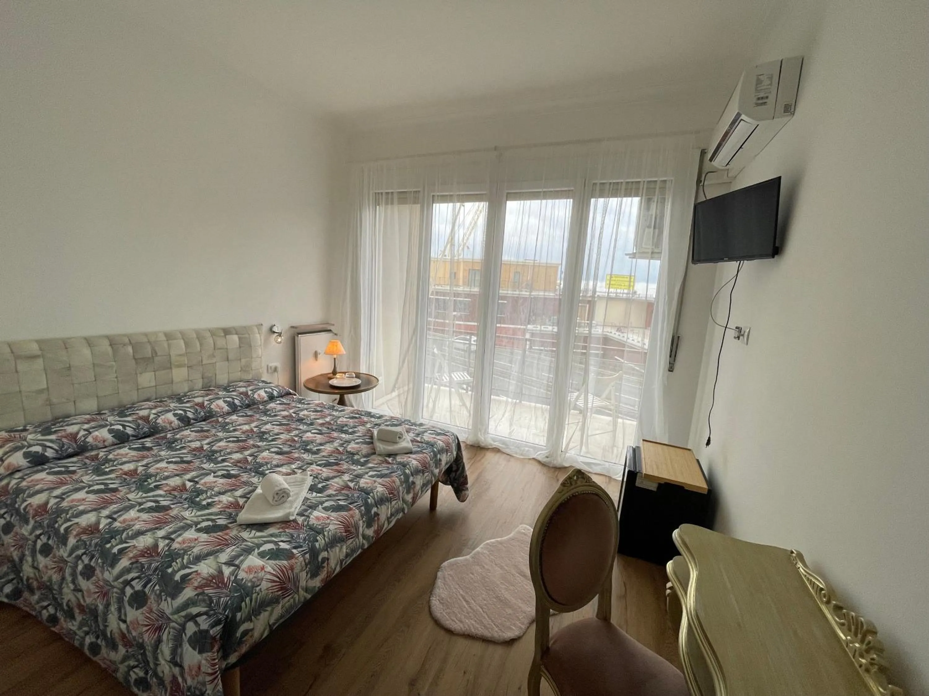 Bed in Cavour16 rent bedrooms