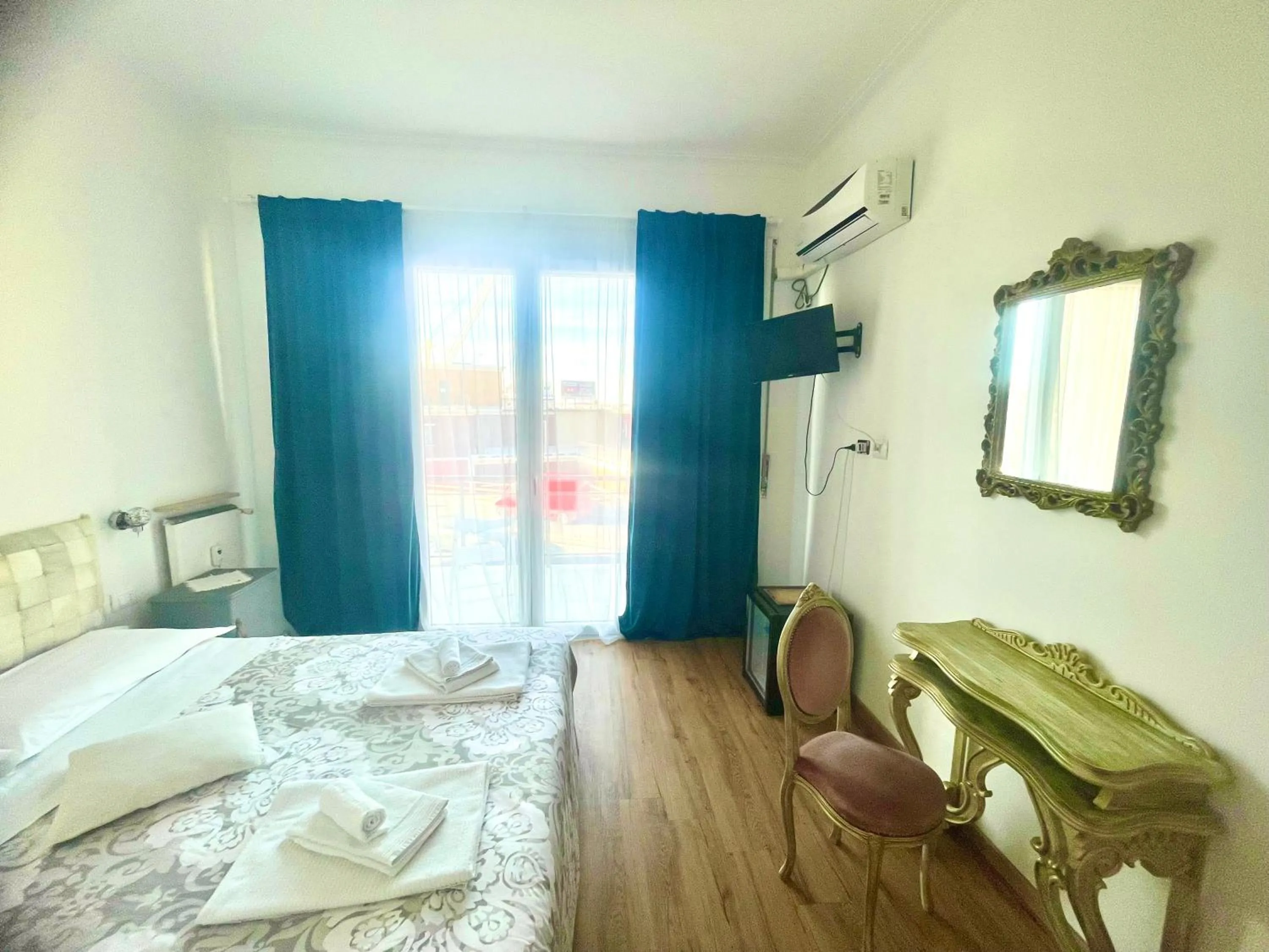 Bed in Cavour16 rent bedrooms