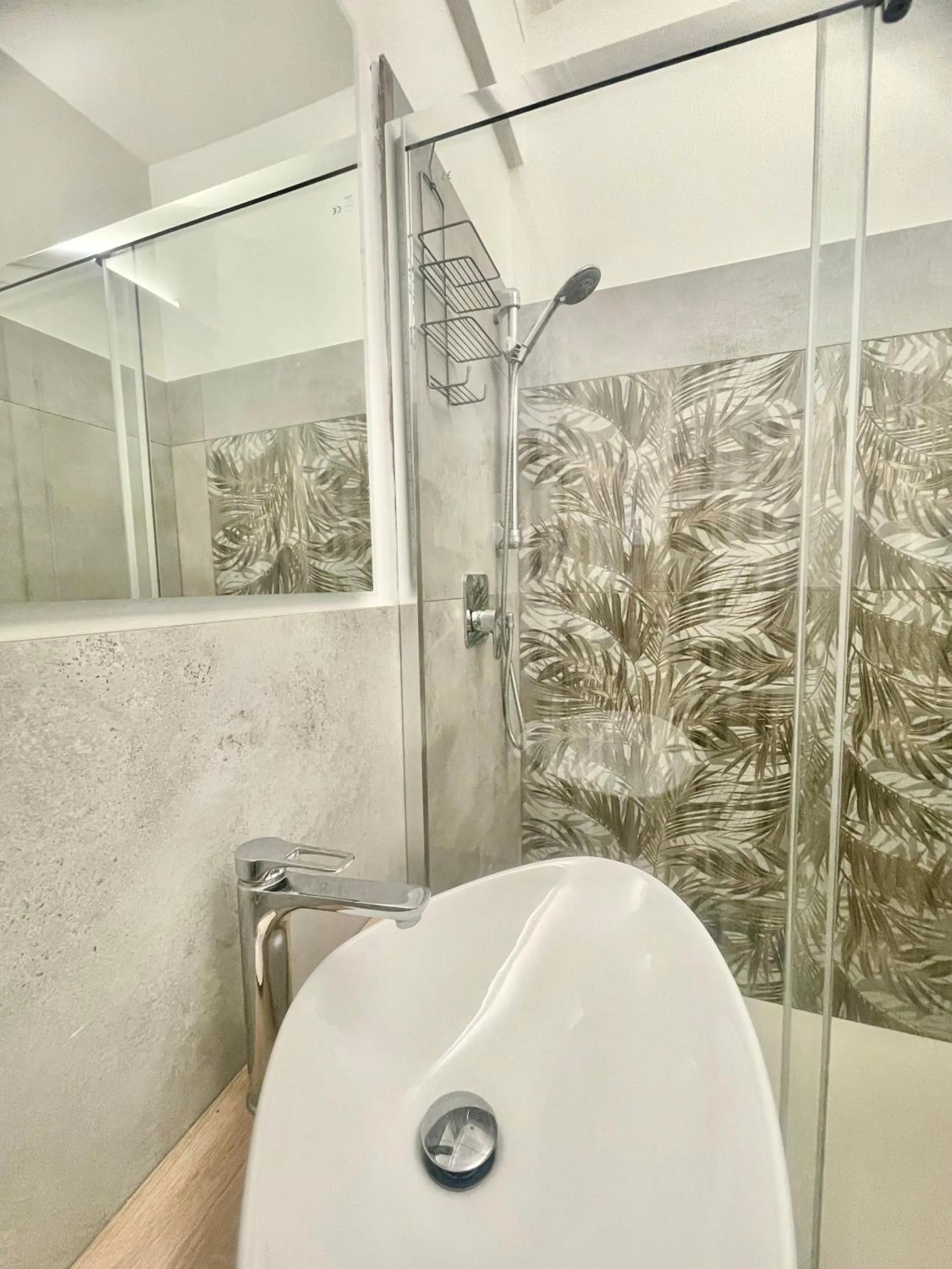 Shower in Cavour16 rent bedrooms