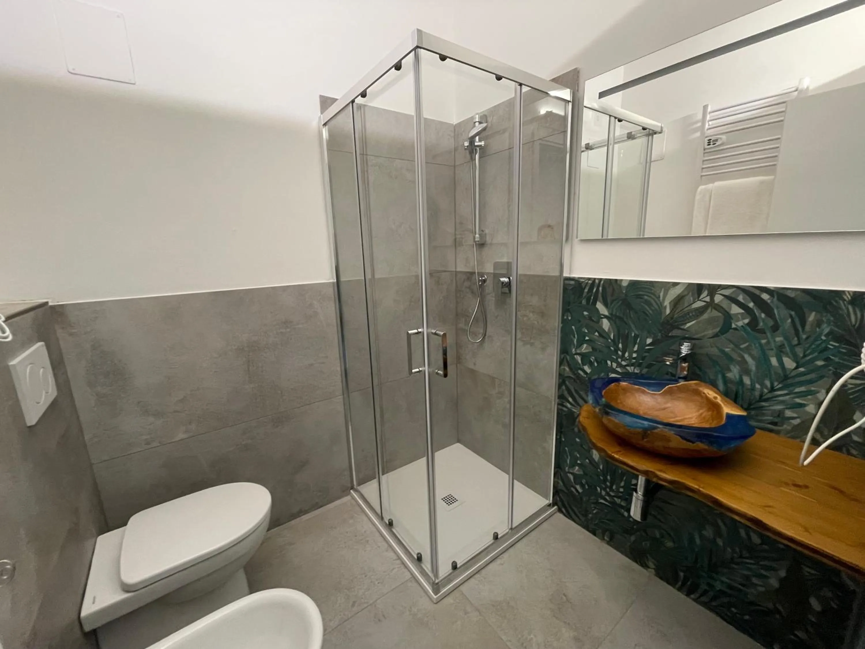 Shower in Cavour16 rent bedrooms