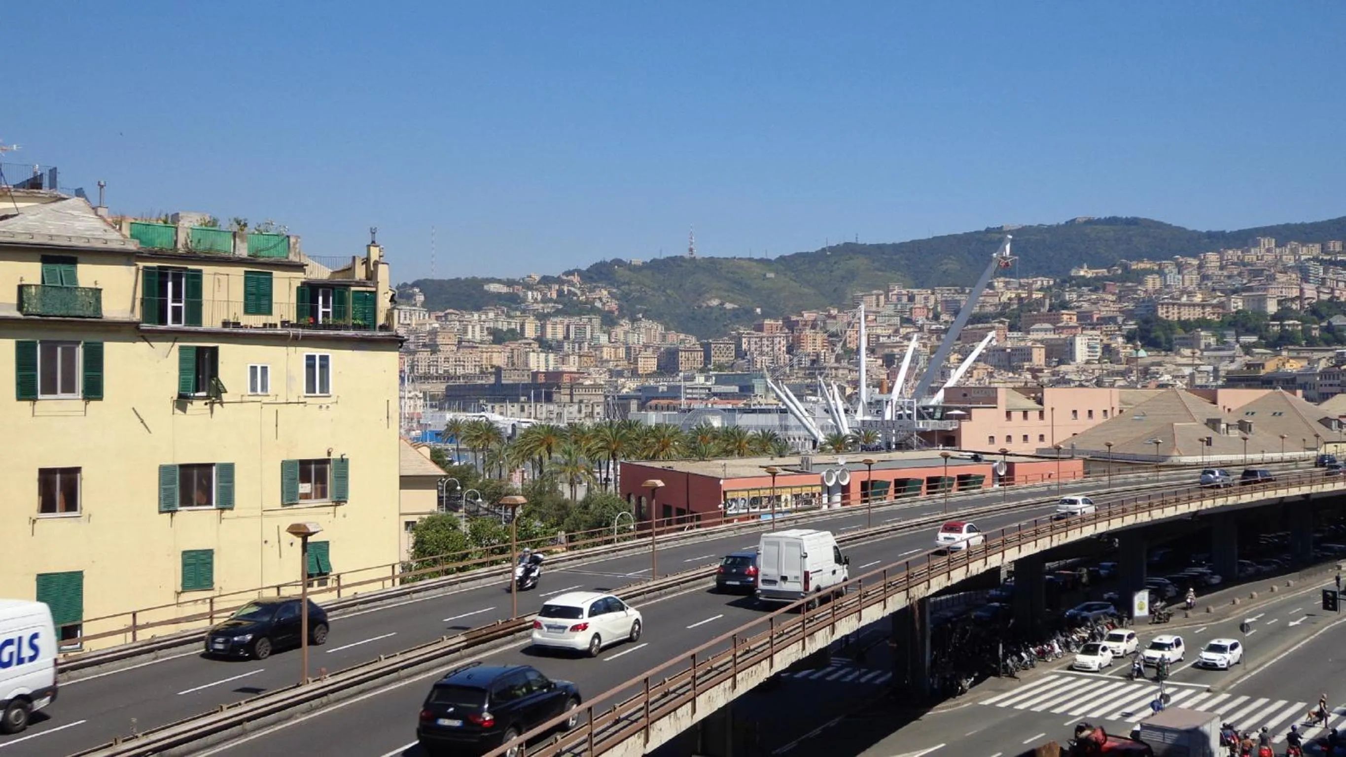 Property building in Cavour16 rent bedrooms