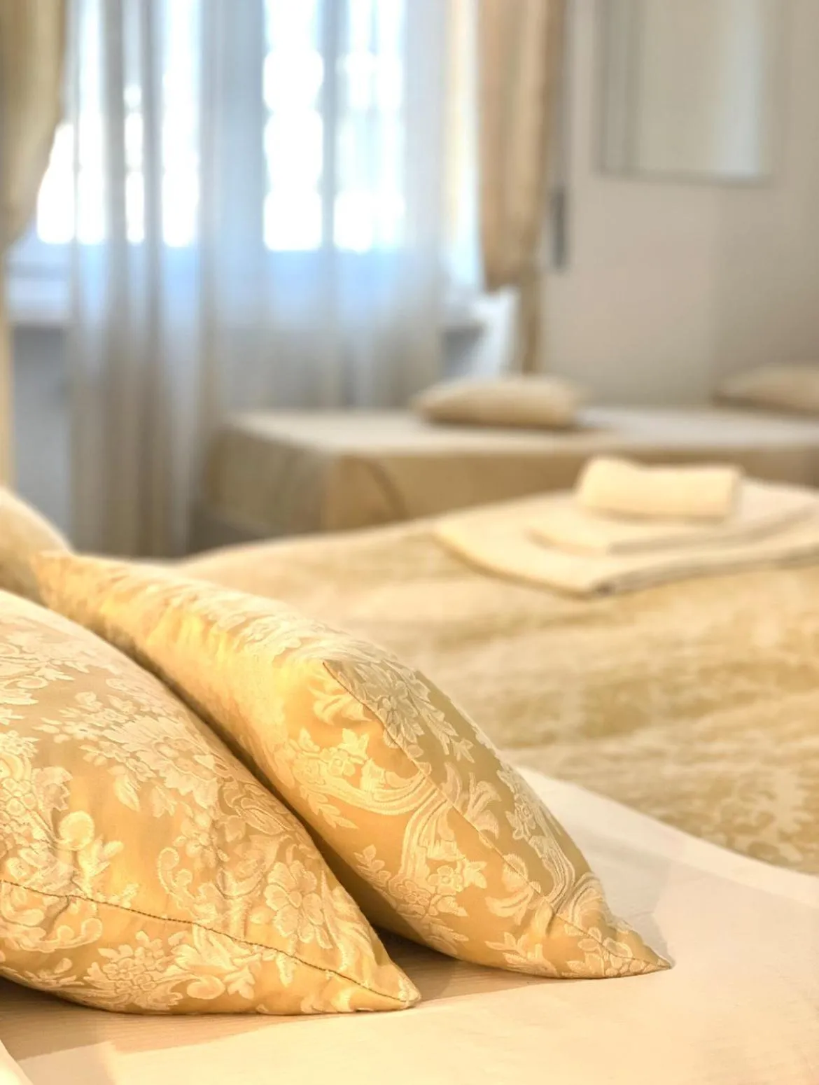 Bed in Cavour16 rent bedrooms